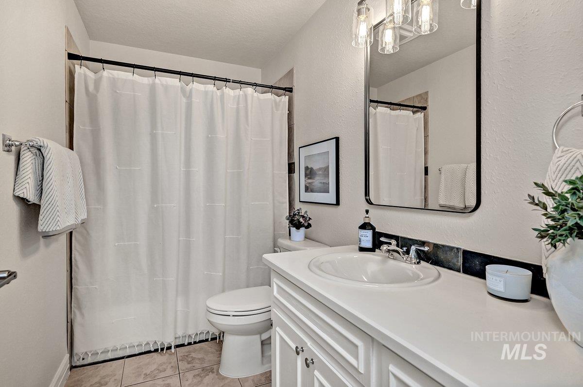 2934 N Mountain Road, Boise, Idaho 83702, 3 Bedrooms, 2.5 Bathrooms, Residential For Sale, Price $674,000,MLS 98968408