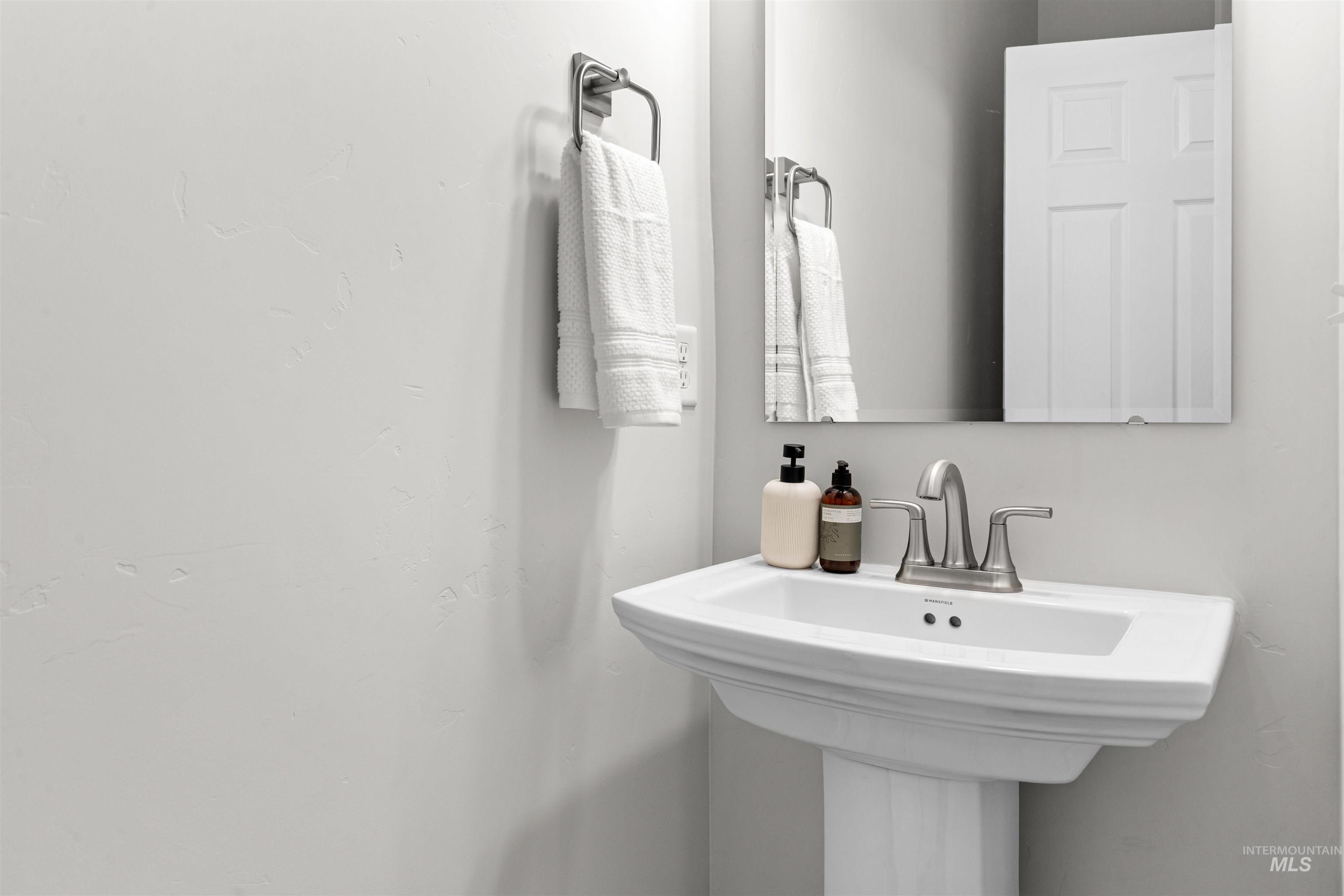 2526 W Fallon Lp, Nampa, Idaho 83651, 3 Bedrooms, 2.5 Bathrooms, Residential For Sale, Price $402,990, 98968409