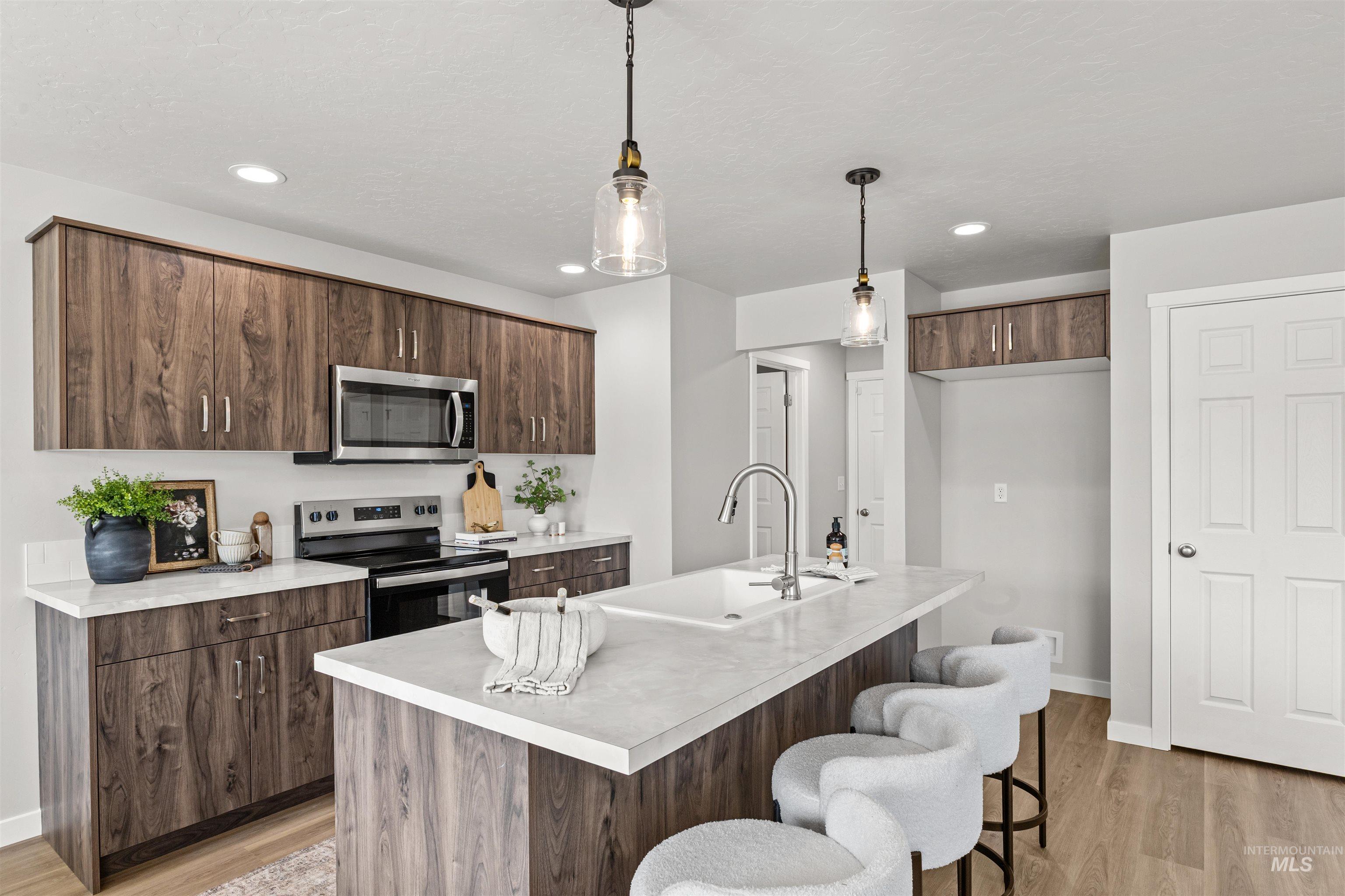 2534 W Fallon Lp, Nampa, Idaho 83651, 3 Bedrooms, 2.5 Bathrooms, Residential For Sale, Price $424,990, 98968411