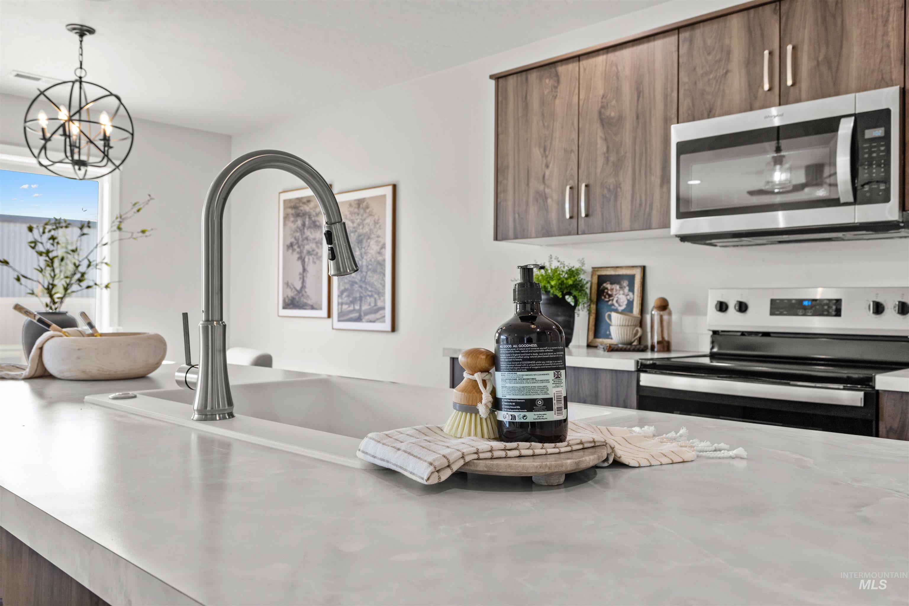 2534 W Fallon Lp, Nampa, Idaho 83651, 3 Bedrooms, 2.5 Bathrooms, Residential For Sale, Price $424,990, 98968411