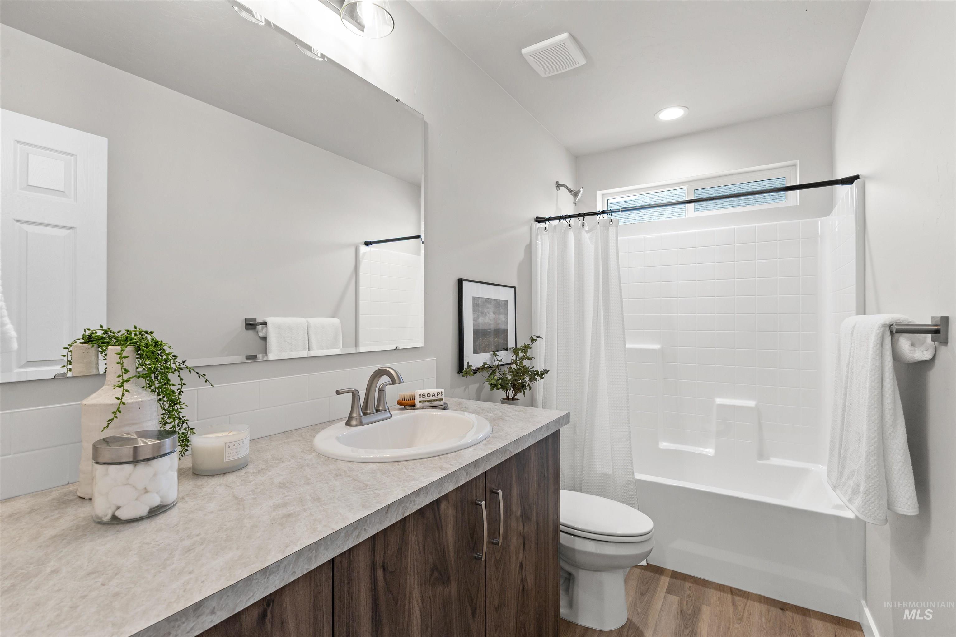 2534 W Fallon Lp, Nampa, Idaho 83651, 3 Bedrooms, 2.5 Bathrooms, Residential For Sale, Price $424,990, 98968411