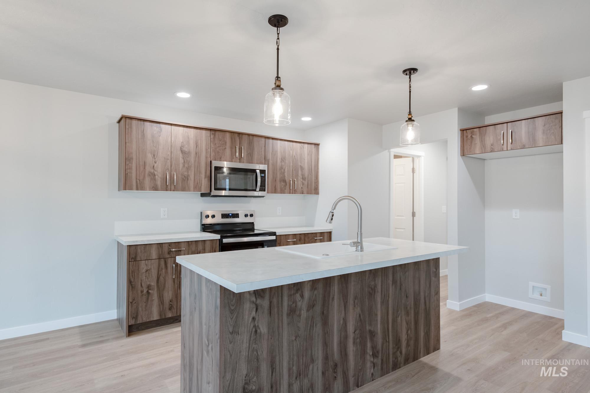 2534 W Fallon Lp, Nampa, Idaho 83651, 3 Bedrooms, 2.5 Bathrooms, Residential For Sale, Price $426,990,MLS 98968411