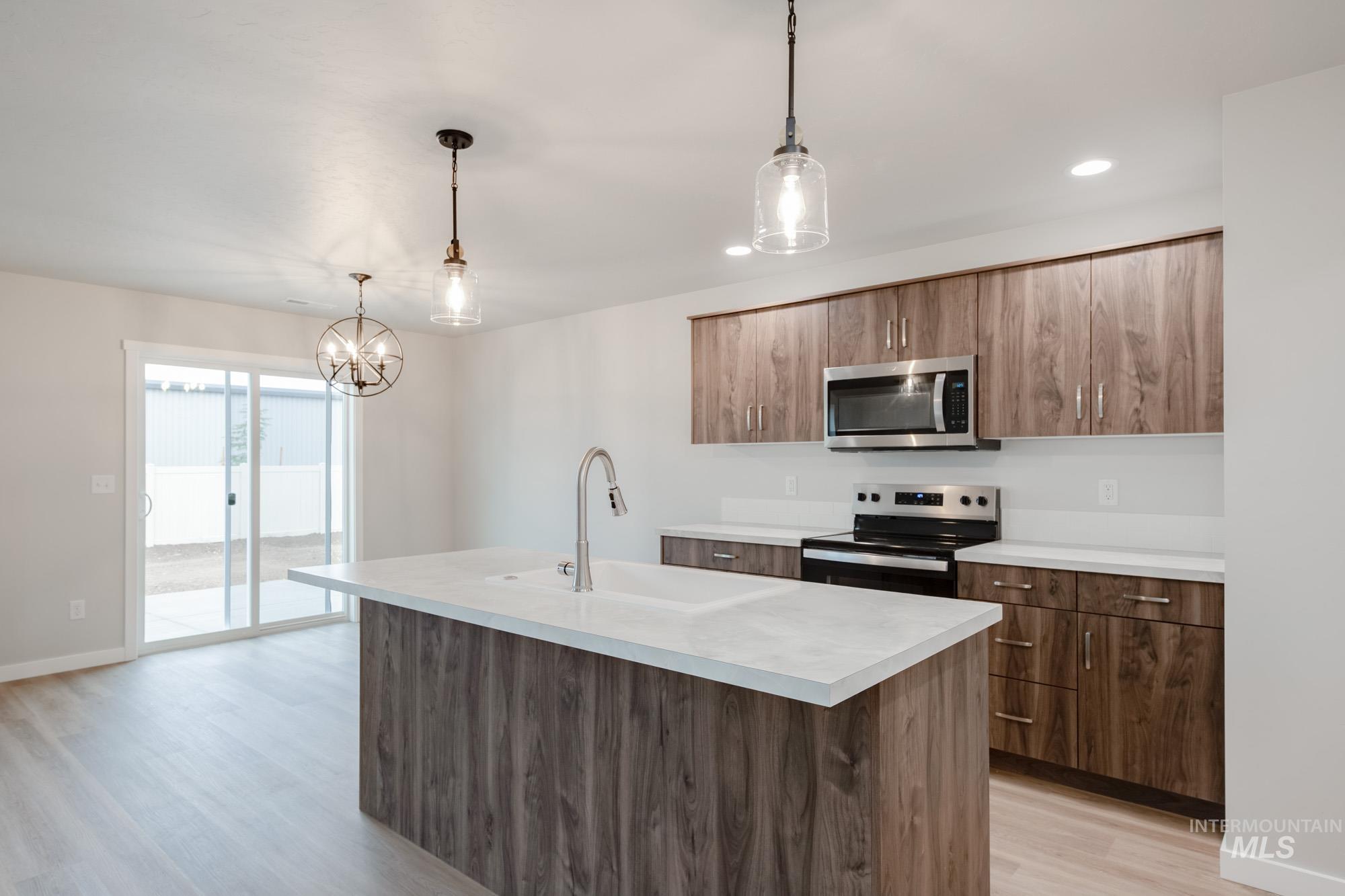 2534 W Fallon Lp, Nampa, Idaho 83651, 3 Bedrooms, 2.5 Bathrooms, Residential For Sale, Price $426,990,MLS 98968411