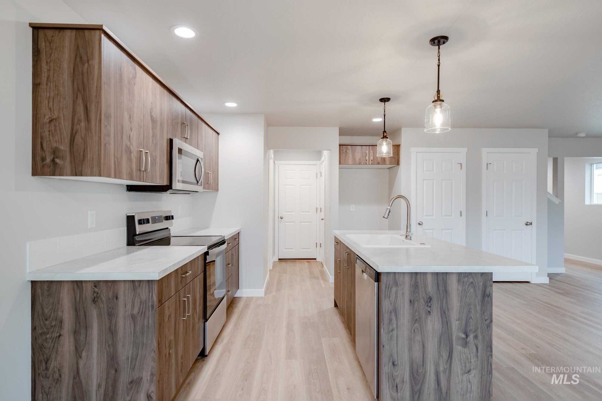 2534 W Fallon Lp, Nampa, Idaho 83651, 3 Bedrooms, 2.5 Bathrooms, Residential For Sale, Price $426,990, 98968411