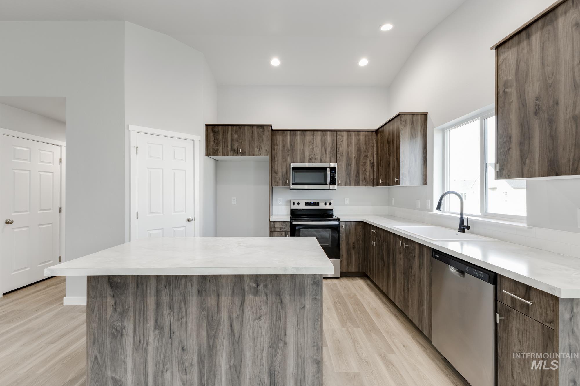 3770 E Syracuse St, Nampa, Idaho 83686, 4 Bedrooms, 2 Bathrooms, Residential For Sale, Price $415,990,MLS 98968417