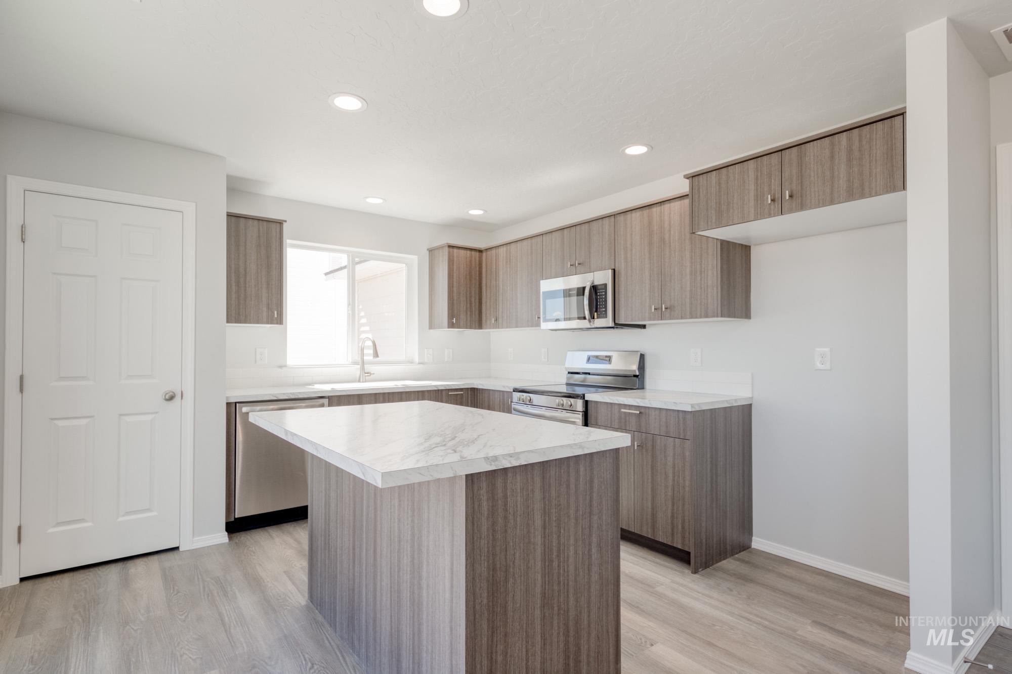 3769 E Jamestown Dr, Nampa, Idaho 83686, 4 Bedrooms, 2.5 Bathrooms, Residential For Sale, Price $429,990,MLS 98968418