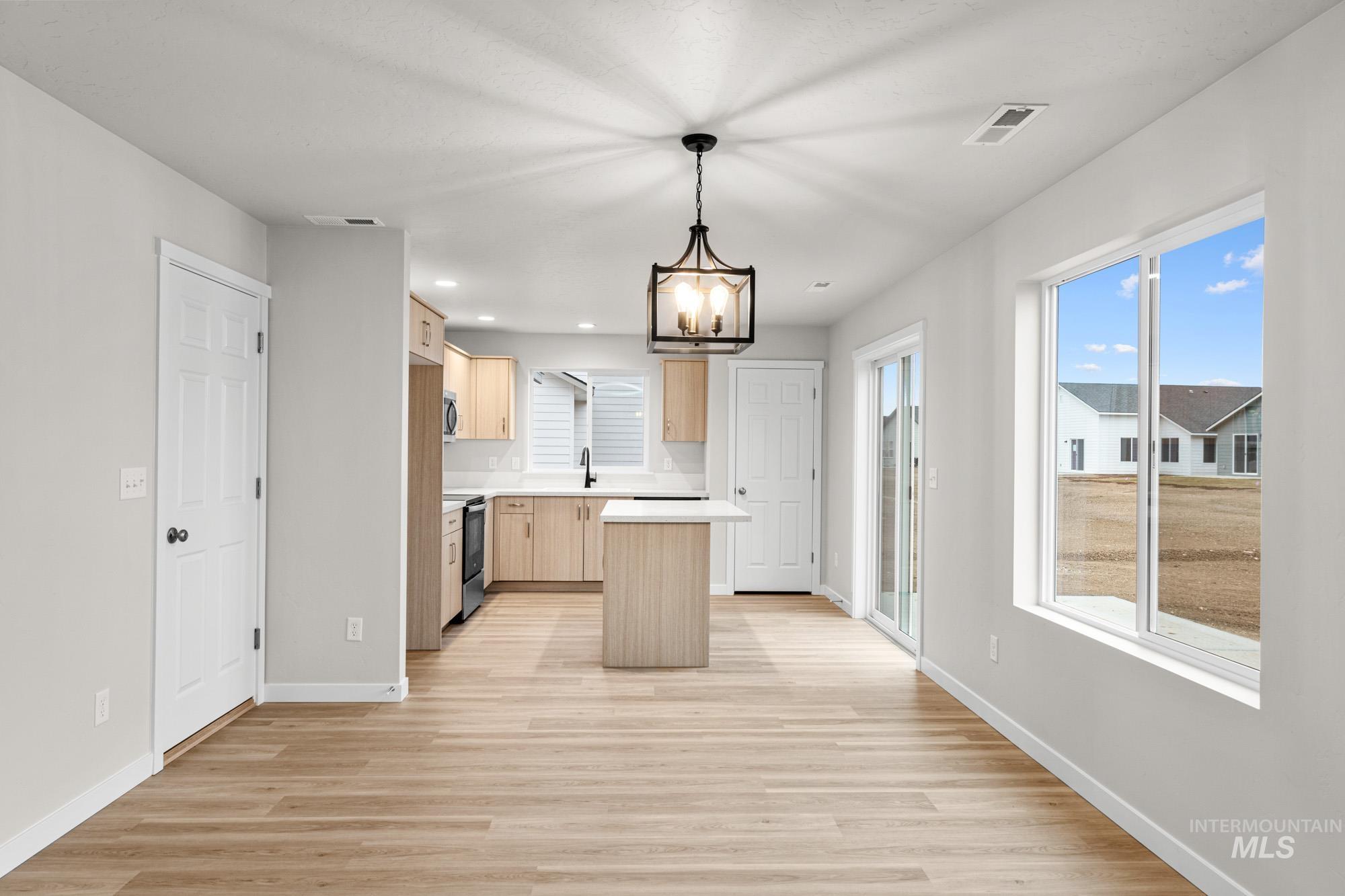 3769 E Jamestown Dr, Nampa, Idaho 83686, 4 Bedrooms, 2.5 Bathrooms, Residential For Sale, Price $429,990,MLS 98968418