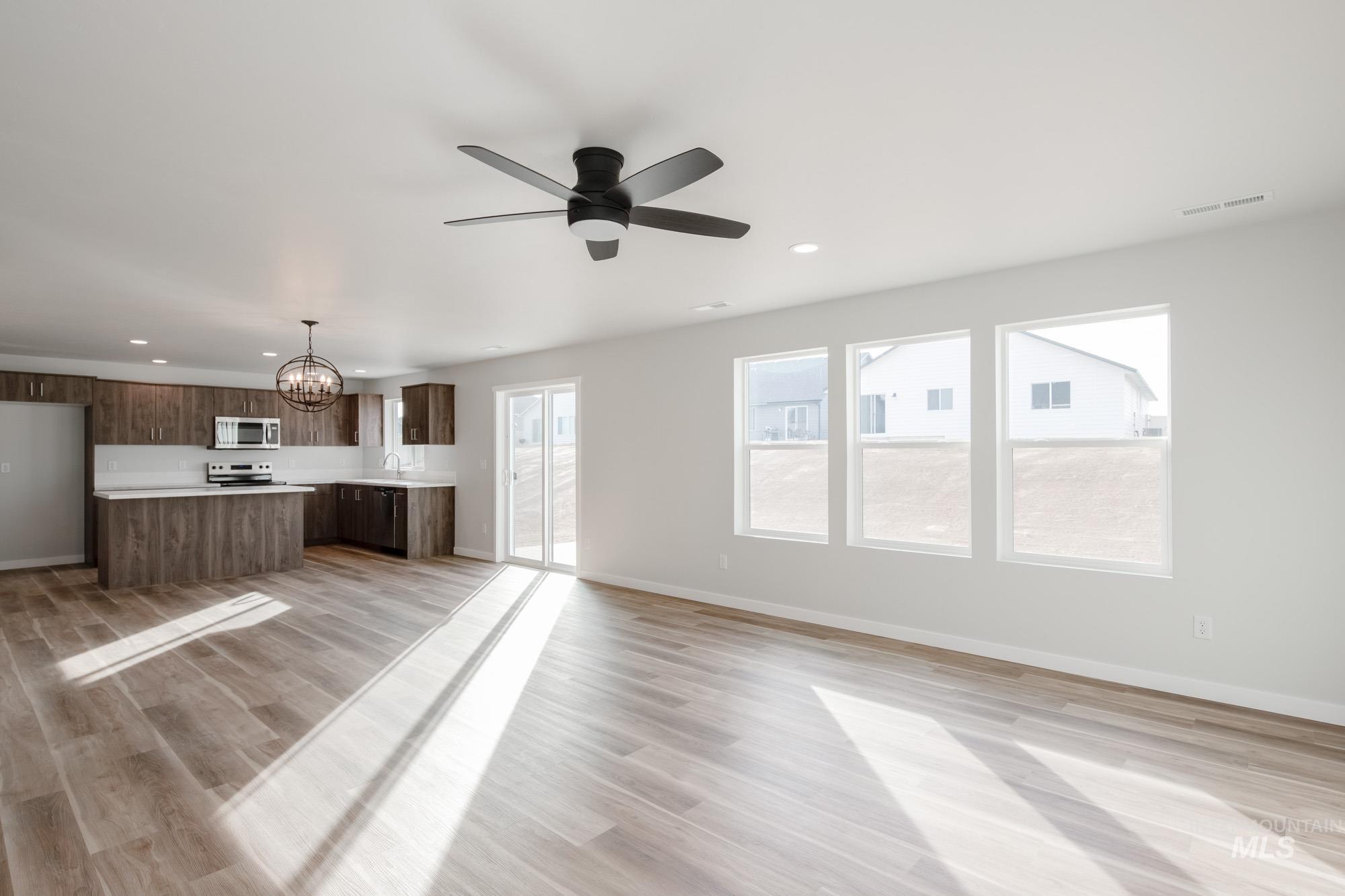 3895 E Jamestown Dr, Nampa, Idaho 83686, 5 Bedrooms, 3 Bathrooms, Residential For Sale, Price $484,990,MLS 98968421