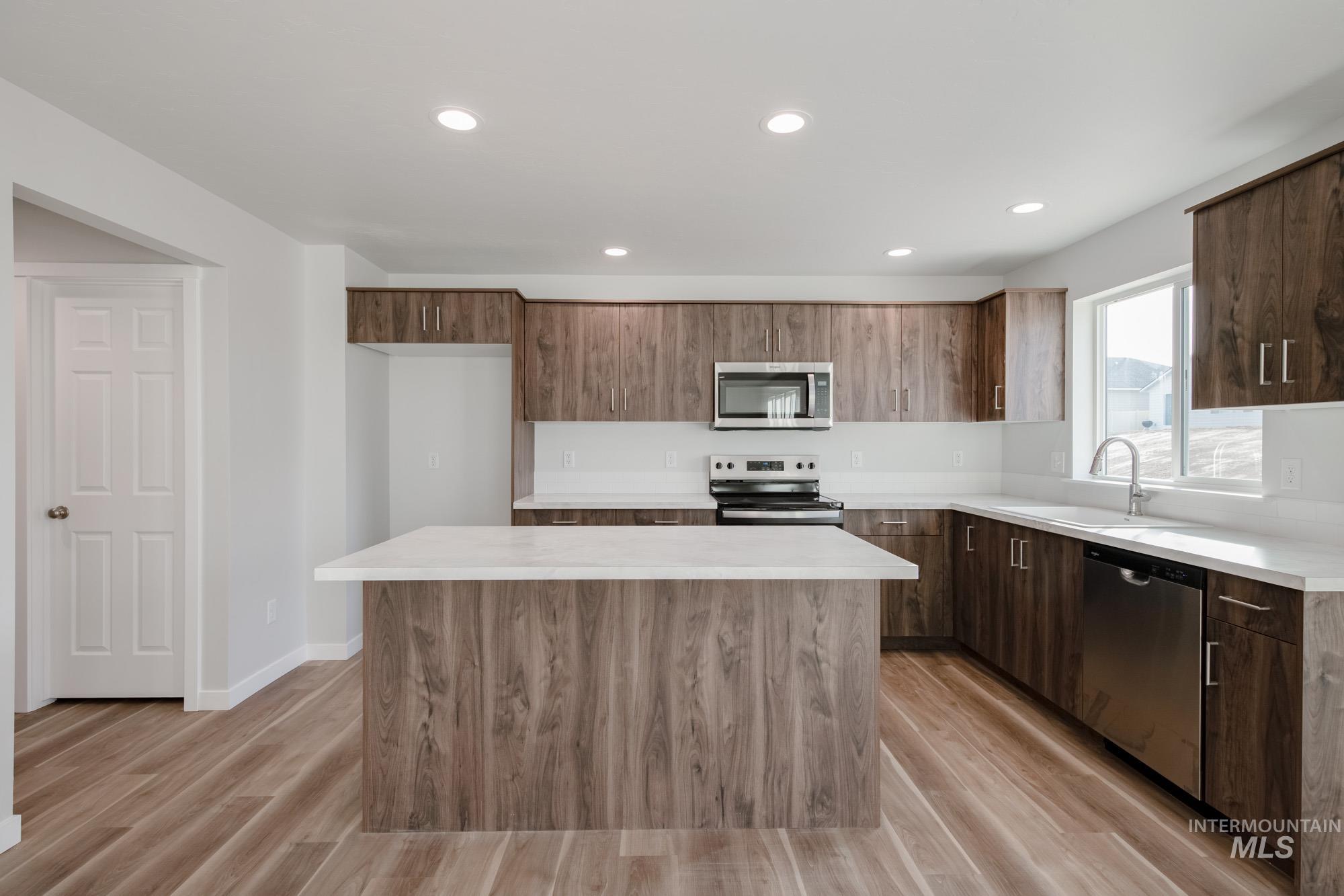 3895 E Jamestown Dr, Nampa, Idaho 83686, 5 Bedrooms, 3 Bathrooms, Residential For Sale, Price $484,990,MLS 98968421