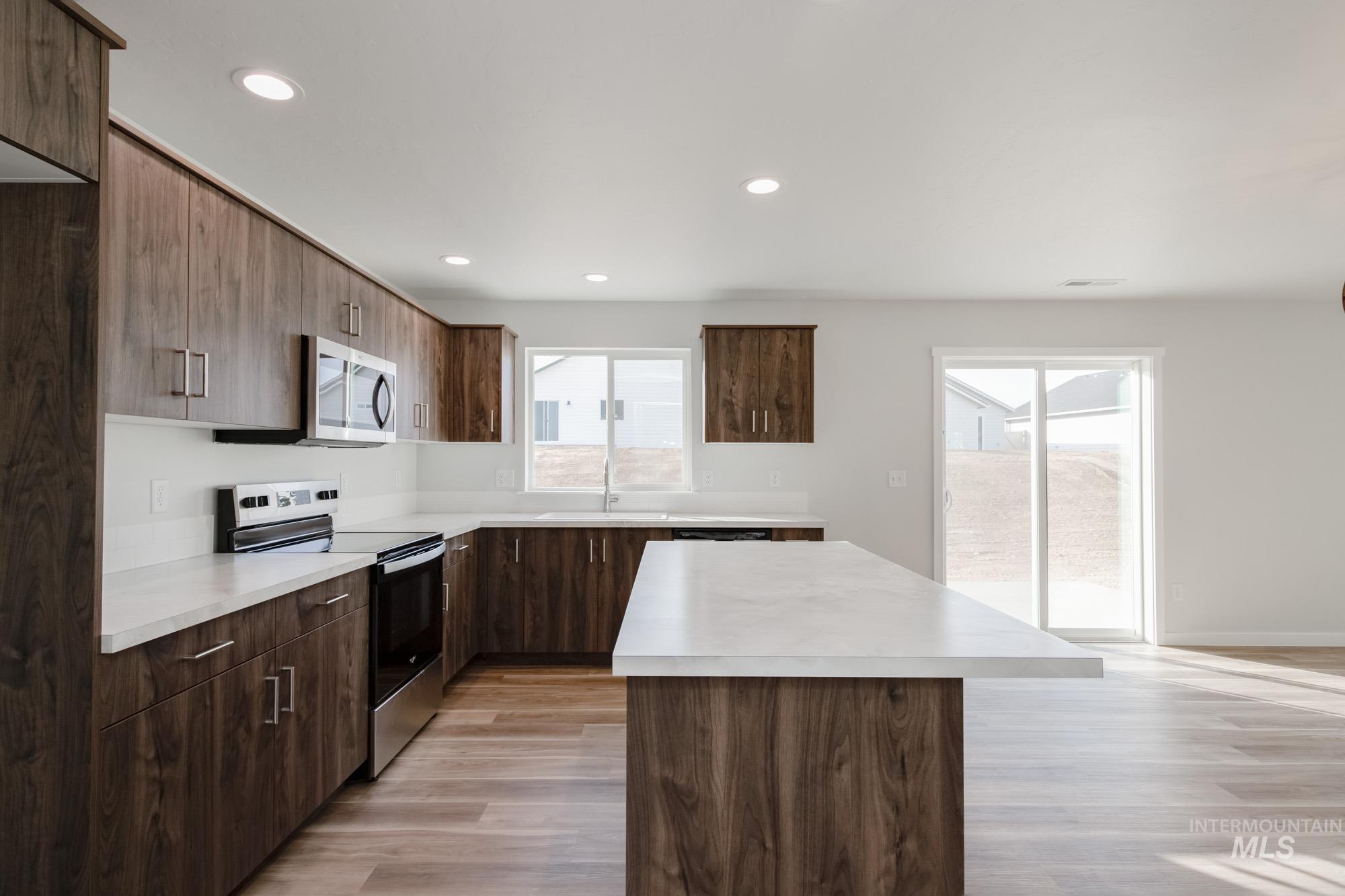 3895 E Jamestown Dr, Nampa, Idaho 83686, 5 Bedrooms, 3 Bathrooms, Residential For Sale, Price $484,990,MLS 98968421