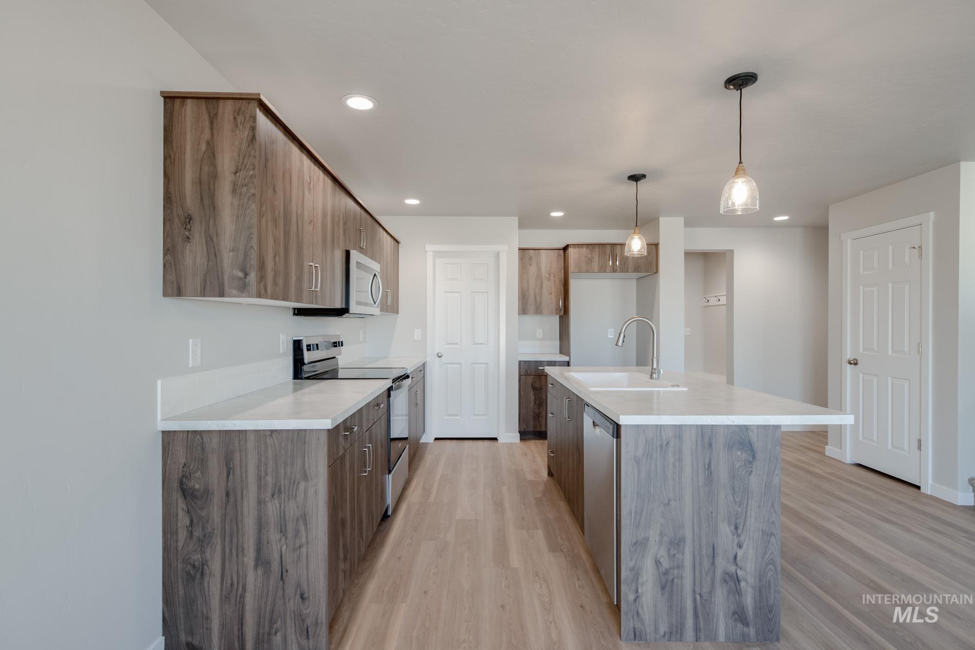 3019 S Maple Ranch Way, Nampa, Idaho 83686, 3 Bedrooms, 2.5 Bathrooms, Residential For Sale, Price $403,990,MLS 98968423