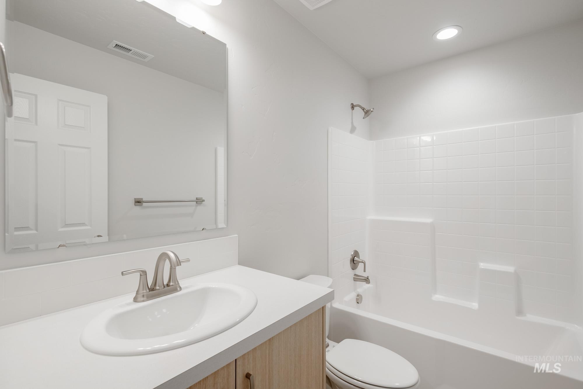 3230 S Maple Ranch Way, Nampa, Idaho 83686, 5 Bedrooms, 3 Bathrooms, Residential For Sale, Price $474,990,MLS 98968431