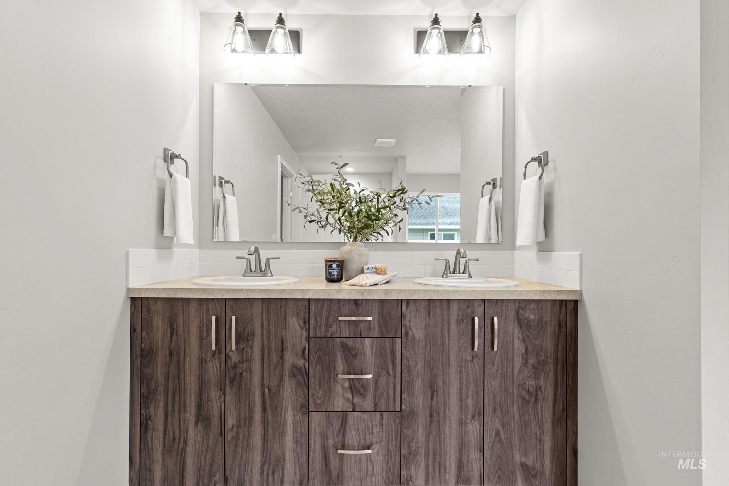 3250 S Maple Ranch Way, Nampa, Idaho 83686, 4 Bedrooms, 3 Bathrooms, Residential For Sale, Price $569,990, 98968432