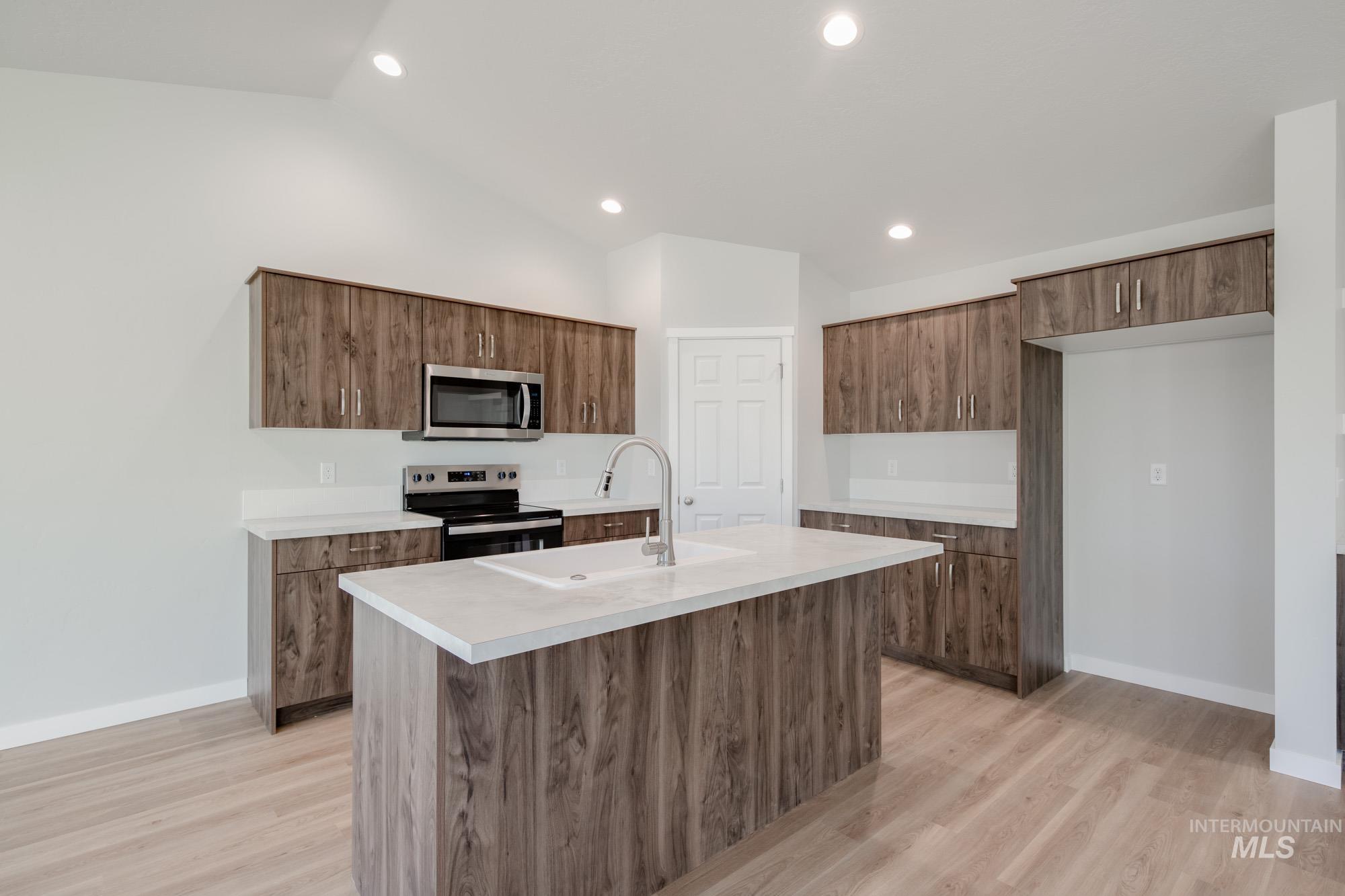 3290 S Maple Ranch Way, Nampa, Idaho 83686, 4 Bedrooms, 2 Bathrooms, Residential For Sale, Price $429,990, 98968434