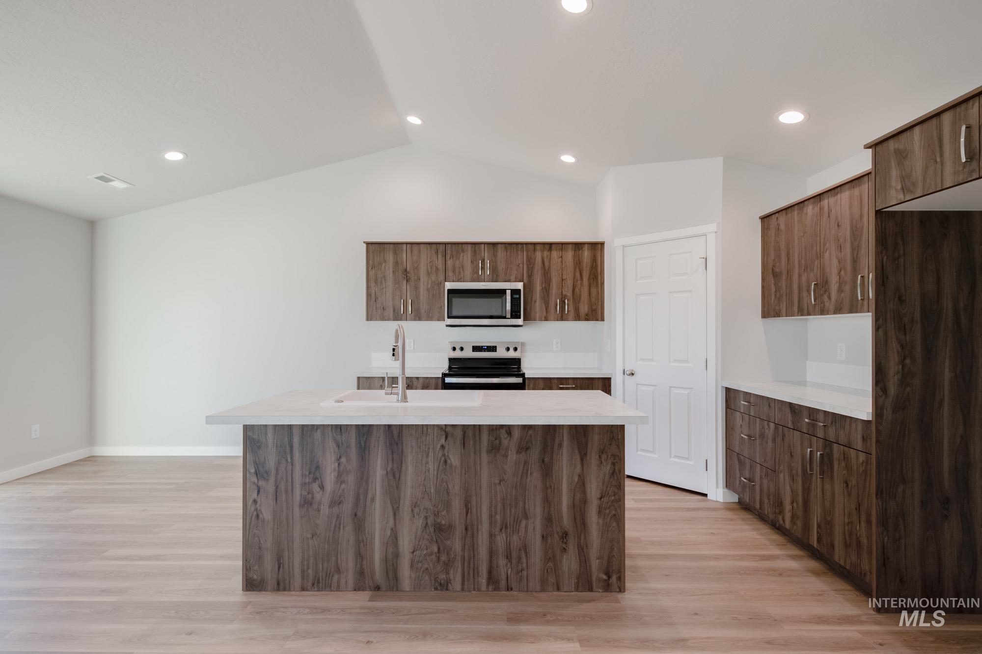 3290 S Maple Ranch Way, Nampa, Idaho 83686, 4 Bedrooms, 2 Bathrooms, Residential For Sale, Price $429,990, 98968434