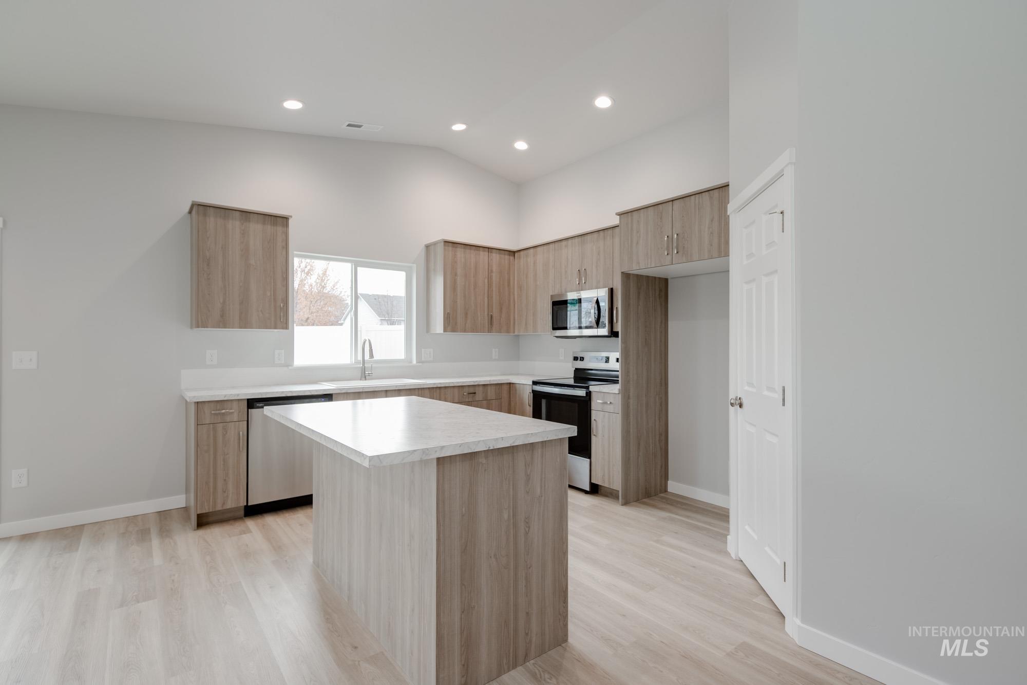 3453 E Crimson King Dr, Nampa, Idaho 83686, 4 Bedrooms, 2 Bathrooms, Residential For Sale, Price $424,990, 98968439