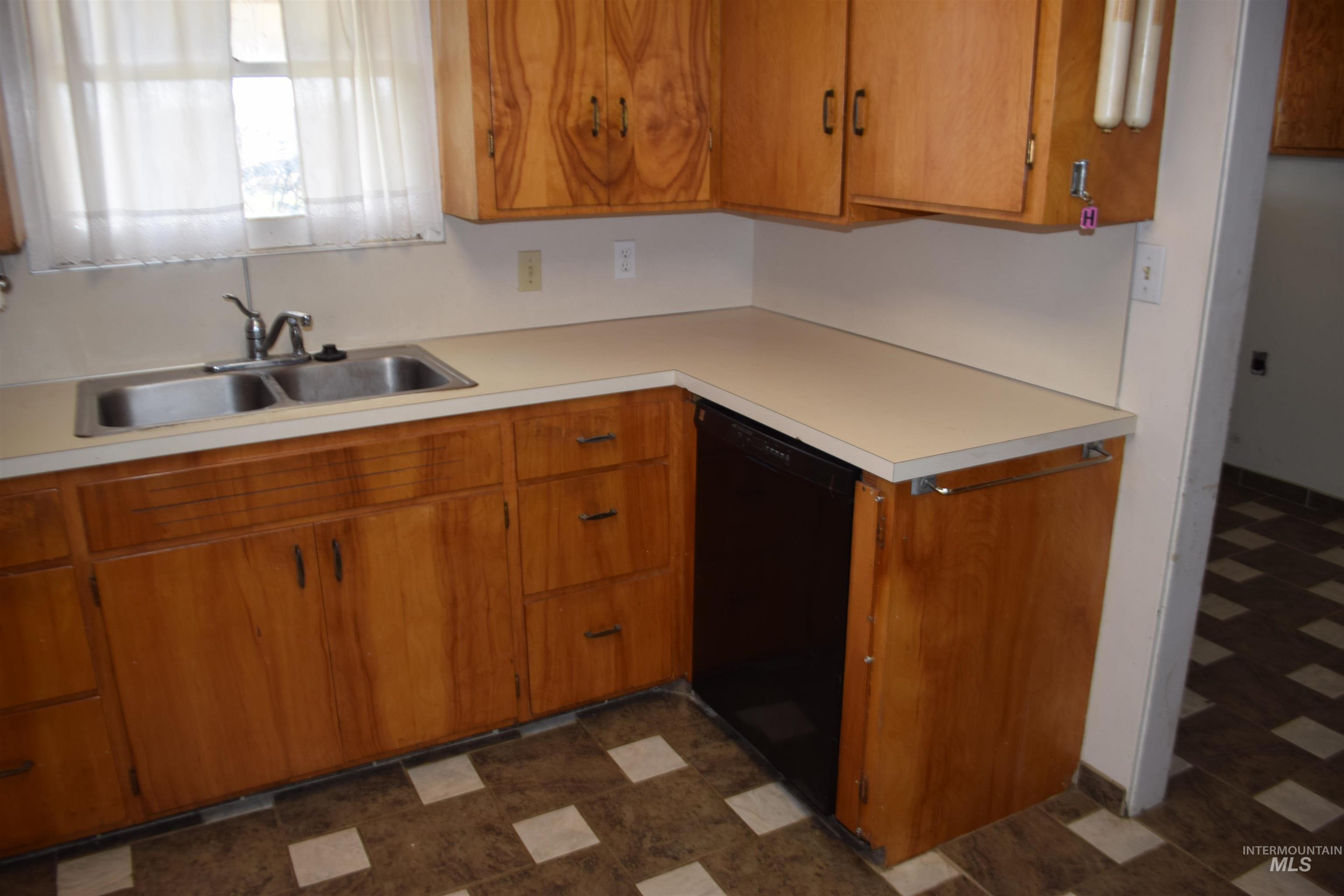 825 E Pine Ave, Meridian, Idaho 83642, 3 Bedrooms, 2 Bathrooms, Residential For Sale, Price $569,888,MLS 98968440