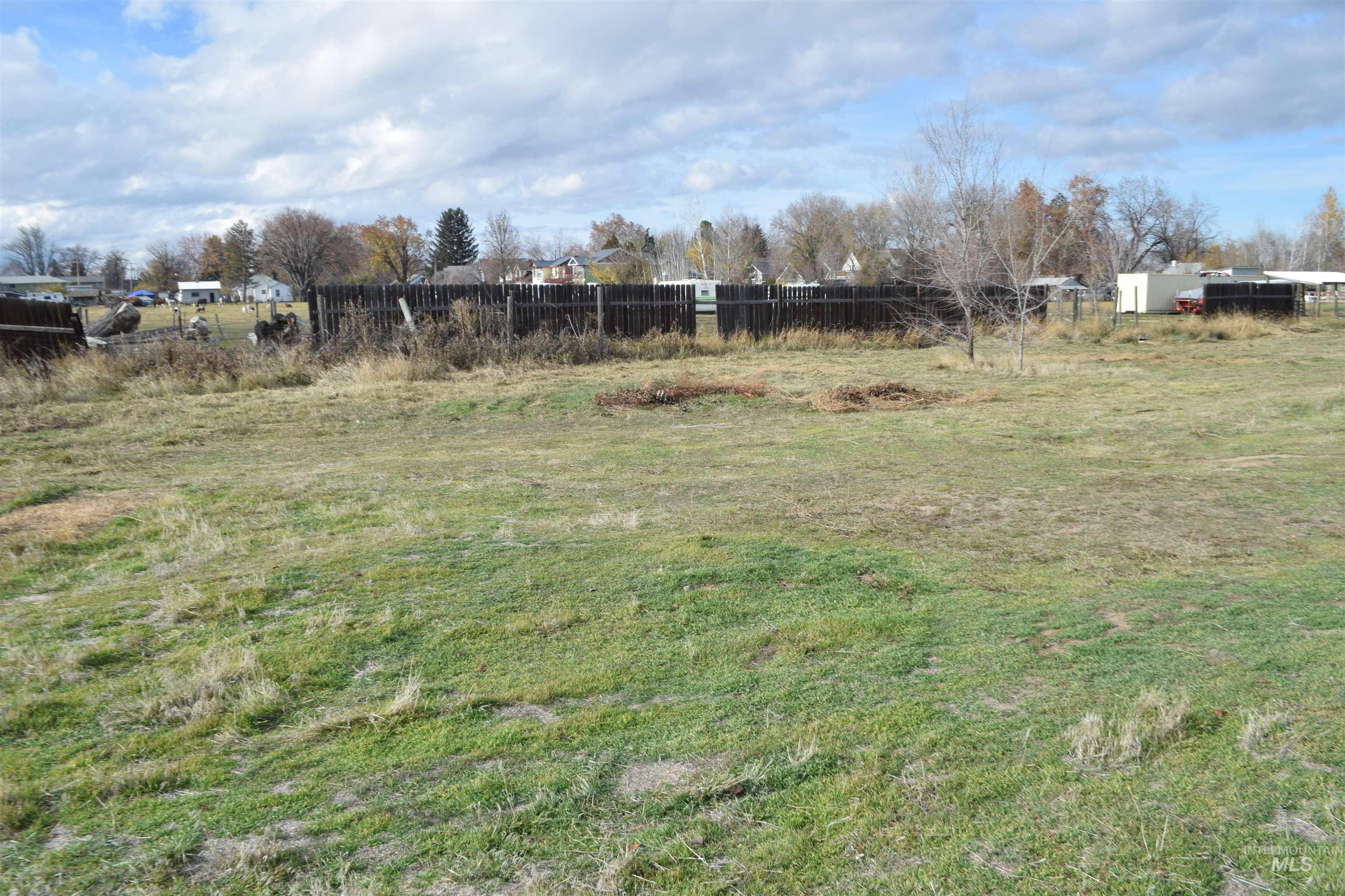 825 E Pine Ave, Meridian, Idaho 83642, 3 Bedrooms, 2 Bathrooms, Residential For Sale, Price $569,888,MLS 98968440