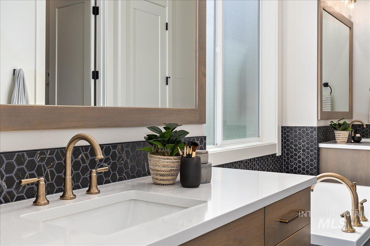 2843 W Three Lakes Dr., Meridian, Idaho 83646, 4 Bedrooms, 3.5 Bathrooms, Residential For Sale, Price $1,350,000,MLS 98968458