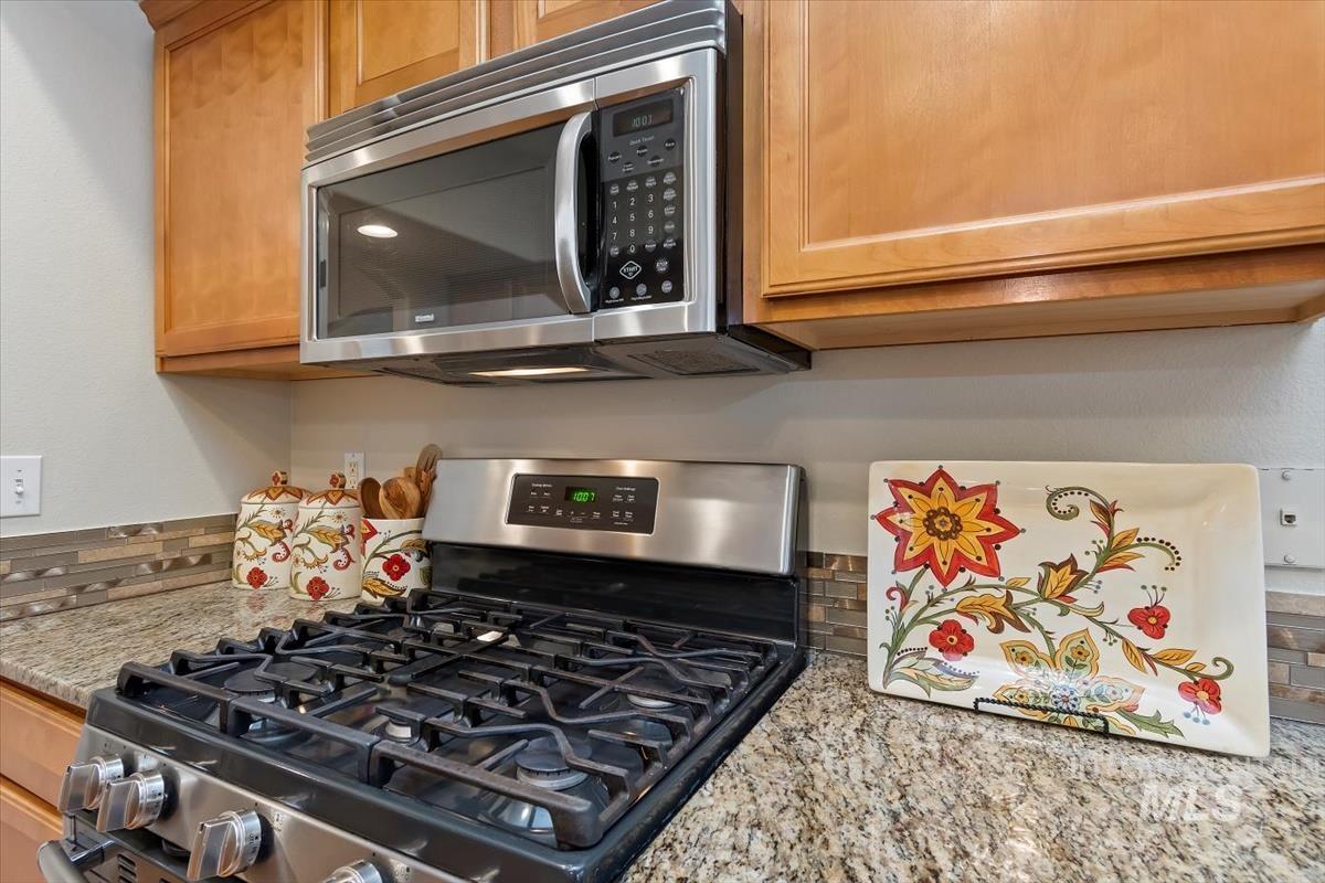 664 S Hydra Avenue, Star, Idaho 83669-5085, 3 Bedrooms, 2.5 Bathrooms, Residential For Sale, Price $599,900,MLS 98968466