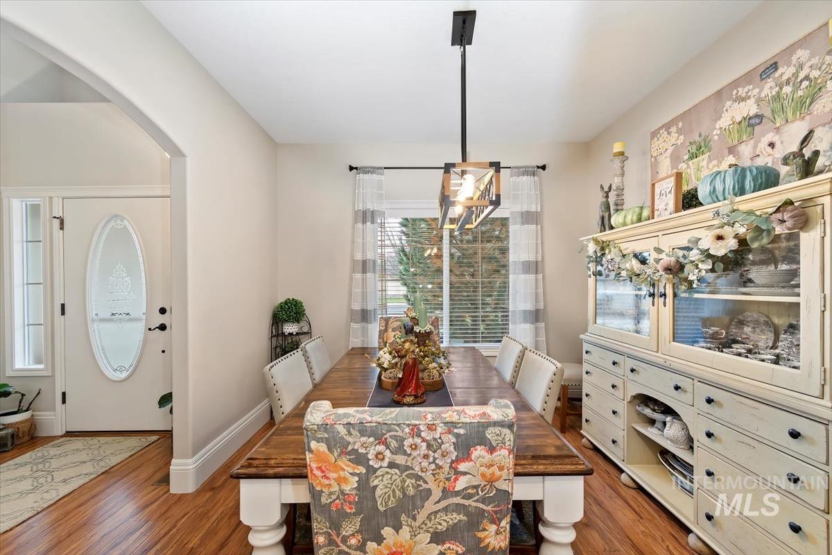 664 S Hydra Avenue, Star, Idaho 83669-5085, 3 Bedrooms, 2.5 Bathrooms, Residential For Sale, Price $599,900,MLS 98968466