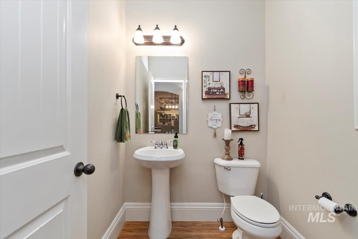 664 S Hydra Avenue, Star, Idaho 83669-5085, 3 Bedrooms, 2.5 Bathrooms, Residential For Sale, Price $599,900,MLS 98968466