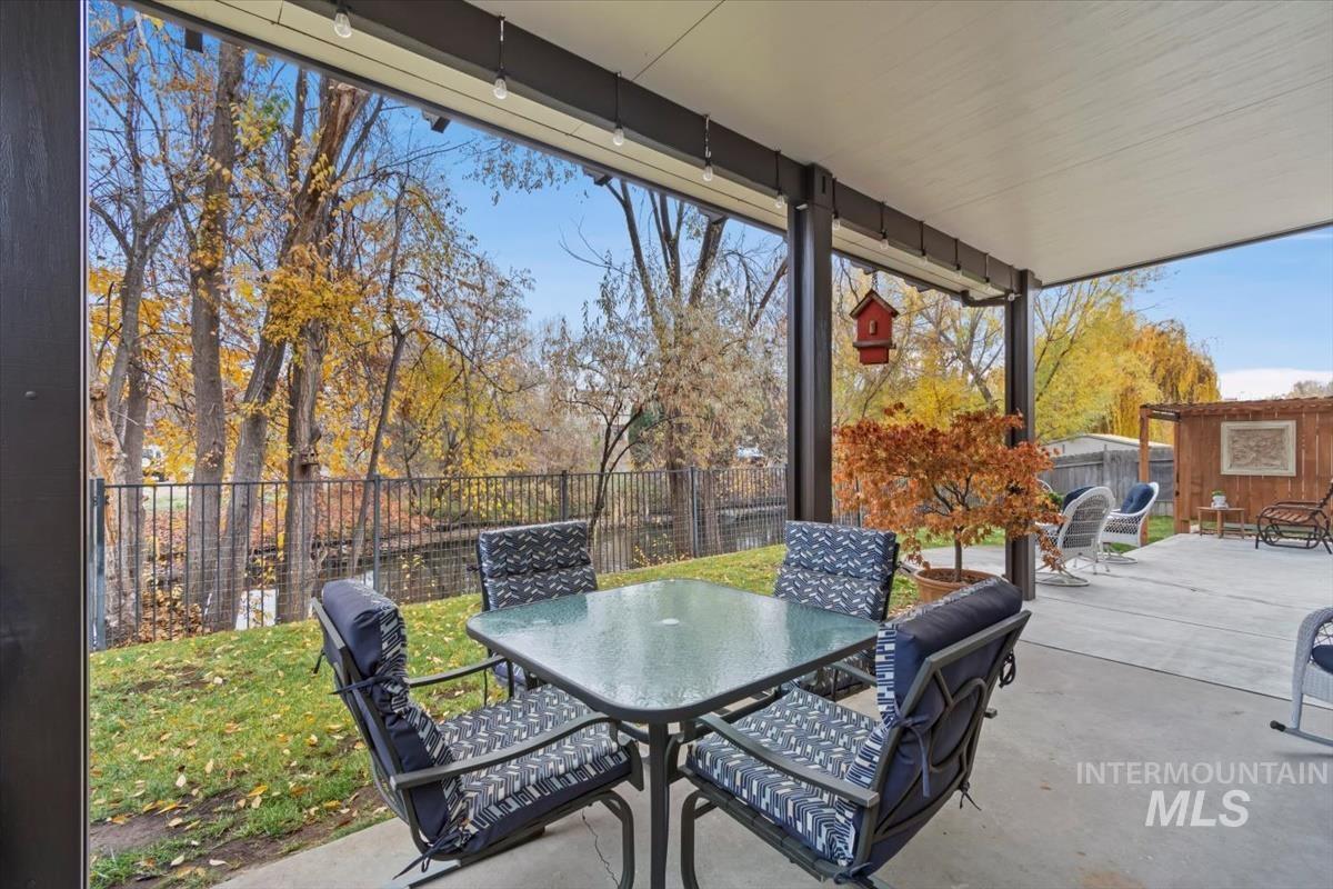 664 S Hydra Avenue, Star, Idaho 83669-5085, 3 Bedrooms, 2.5 Bathrooms, Residential For Sale, Price $599,900,MLS 98968466