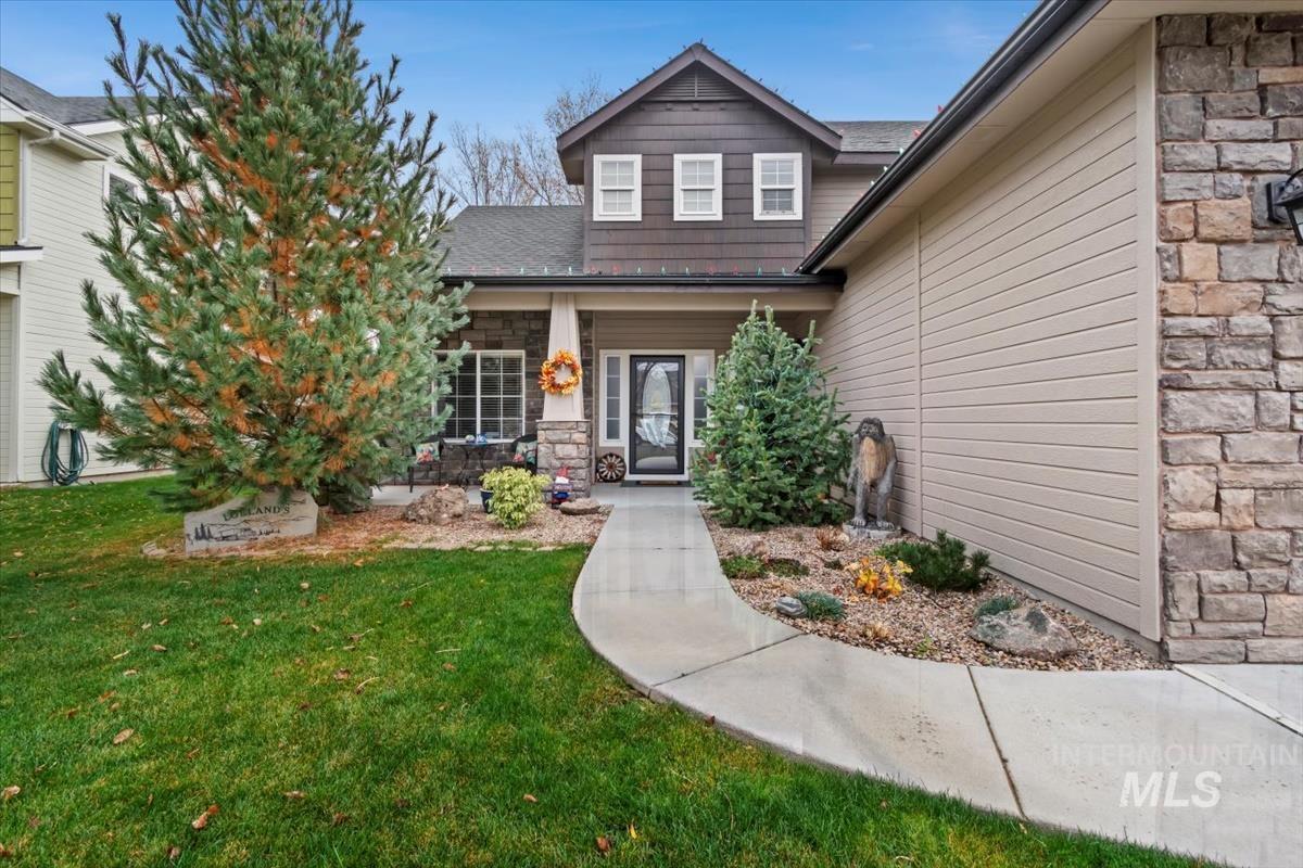 664 S Hydra Avenue, Star, Idaho 83669-5085, 3 Bedrooms, 2.5 Bathrooms, Residential For Sale, Price $599,900,MLS 98968466