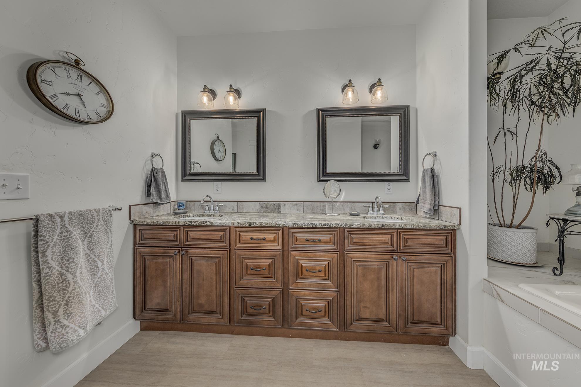 5631 Sunset, Fruitland, Idaho 83619, 4 Bedrooms, 4 Bathrooms, Residential For Sale, Price $1,199,000,MLS 98968467