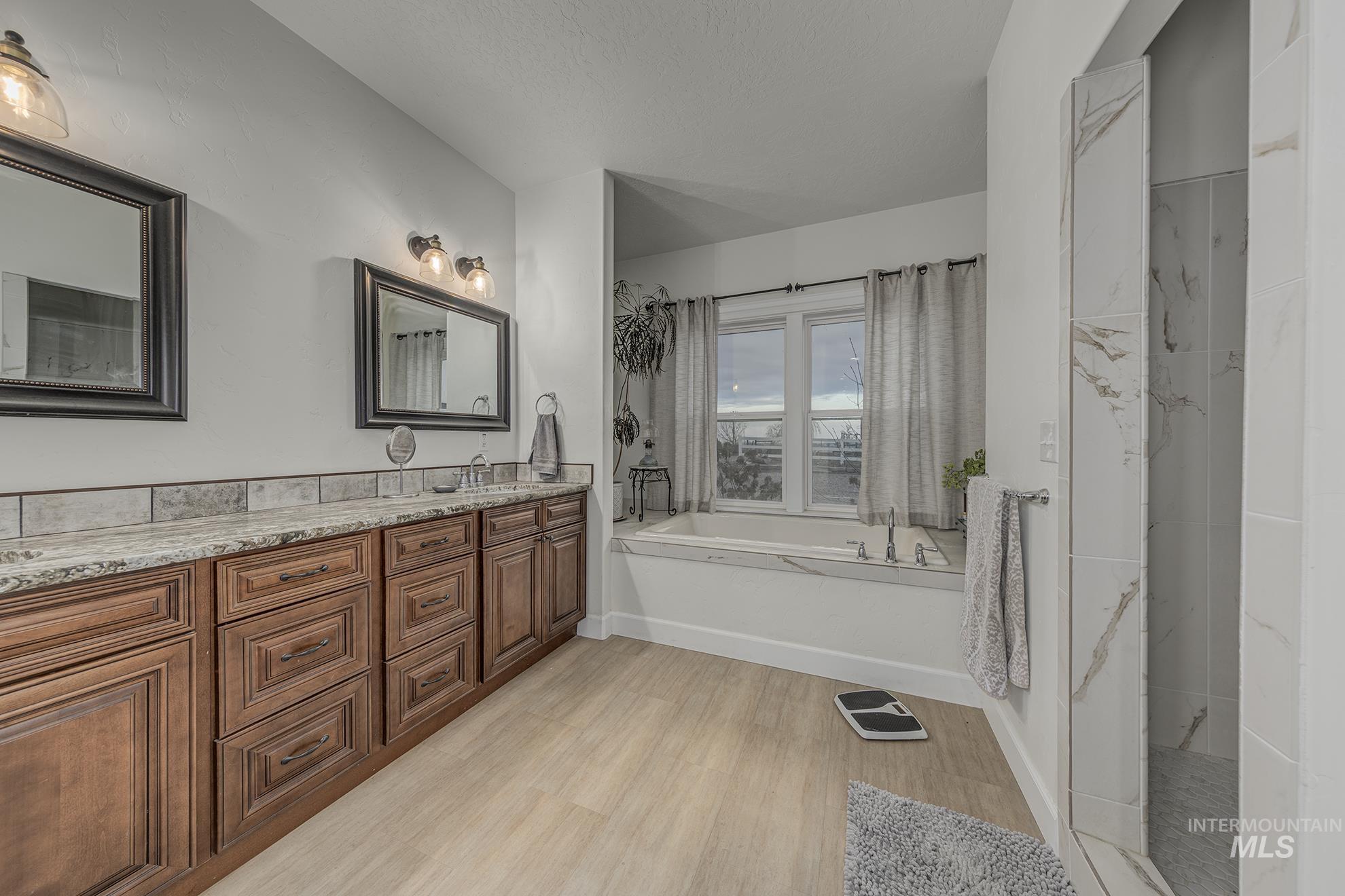 5631 Sunset, Fruitland, Idaho 83619, 4 Bedrooms, 4 Bathrooms, Residential For Sale, Price $1,199,000,MLS 98968467