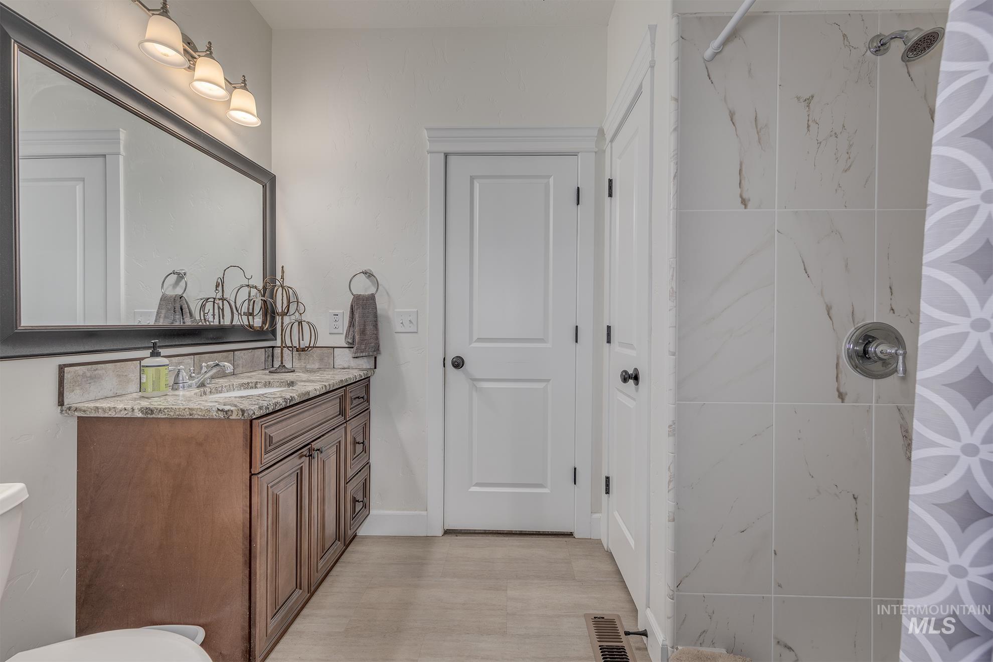 5631 Sunset, Fruitland, Idaho 83619, 4 Bedrooms, 4 Bathrooms, Residential For Sale, Price $1,199,000,MLS 98968467