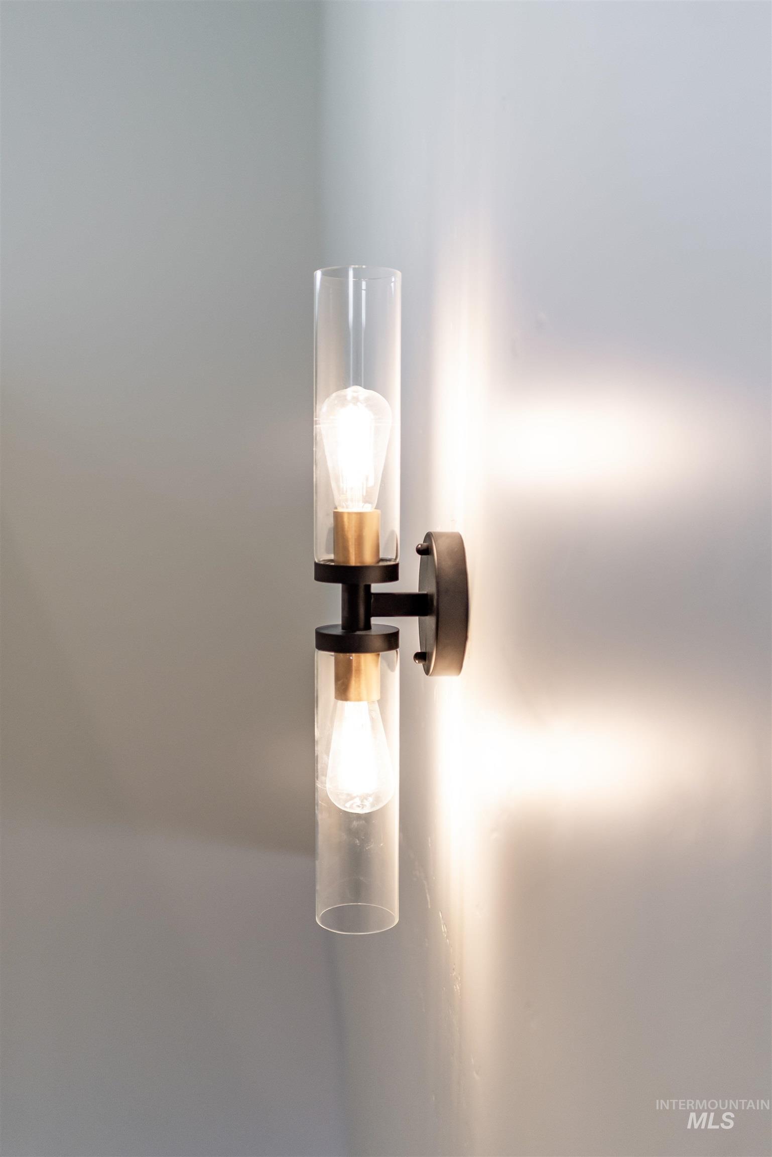 305 E. Chevy Dr., Boise, Idaho 83716, 2 Bedrooms, 2 Bathrooms, Residential For Sale, Price $399,900,MLS 98968485