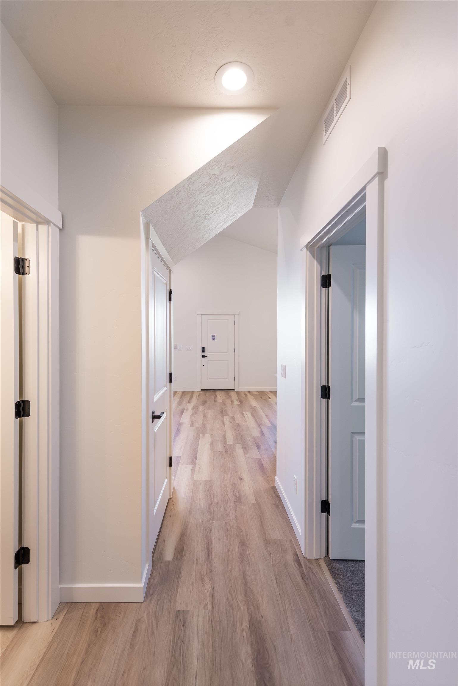 305 E. Chevy Dr., Boise, Idaho 83716, 2 Bedrooms, 2 Bathrooms, Residential For Sale, Price $399,900,MLS 98968485