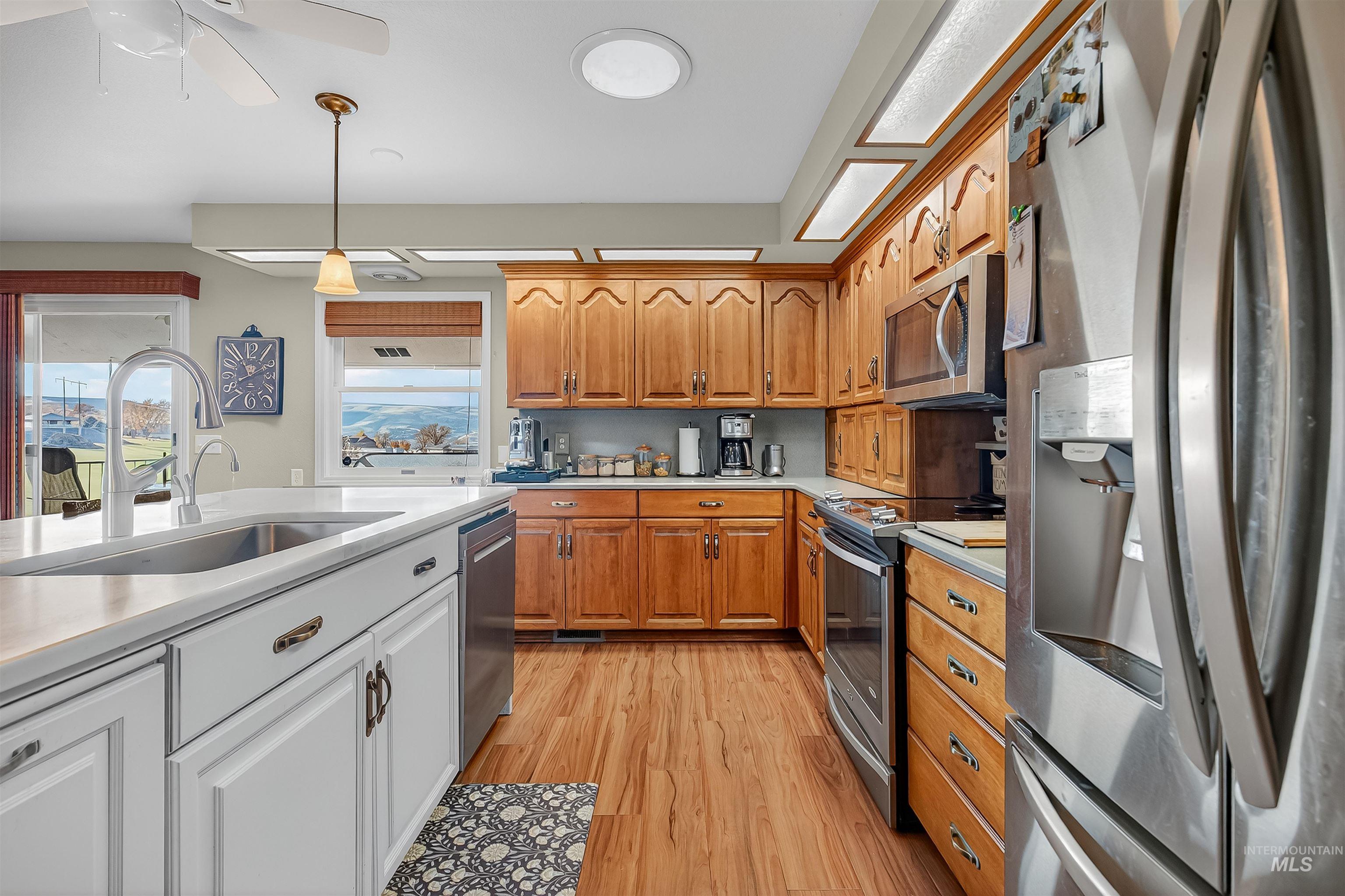 3887 Lakeview Dr, Lewiston, Idaho 83501, 4 Bedrooms, 3.5 Bathrooms, Residential For Sale, Price $779,000, 98968493