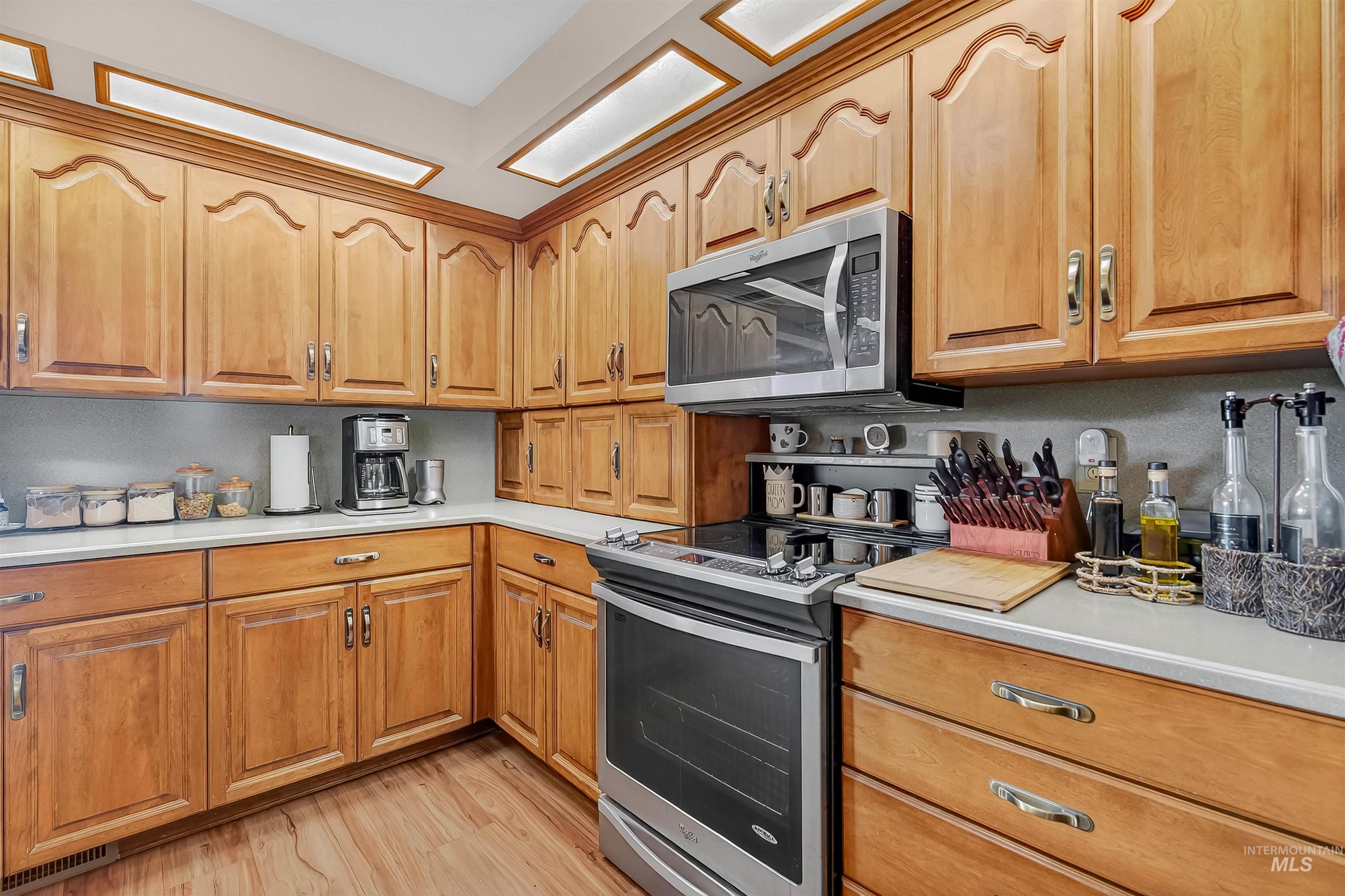 3887 Lakeview Dr, Lewiston, Idaho 83501, 4 Bedrooms, 3.5 Bathrooms, Residential For Sale, Price $795,000,MLS 98968493