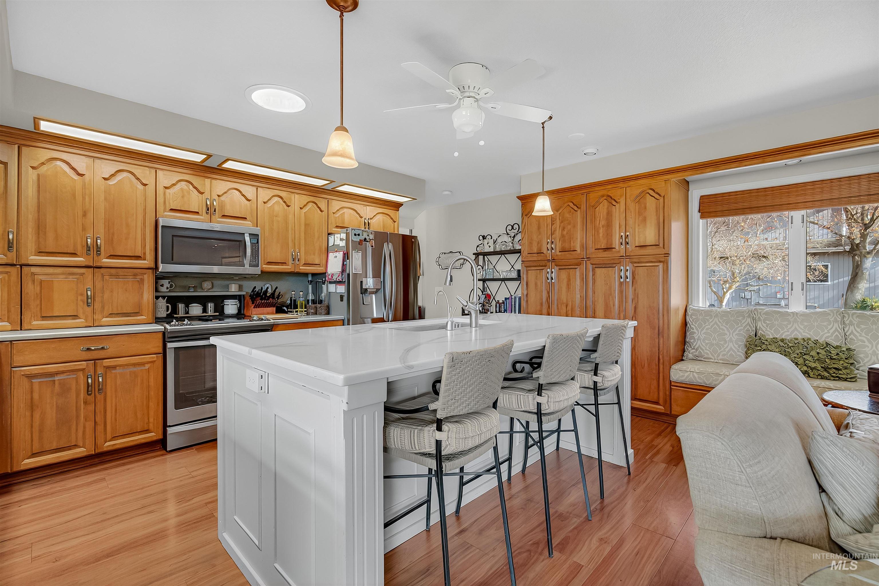 3887 Lakeview Dr, Lewiston, Idaho 83501, 4 Bedrooms, 3.5 Bathrooms, Residential For Sale, Price $795,000,MLS 98968493