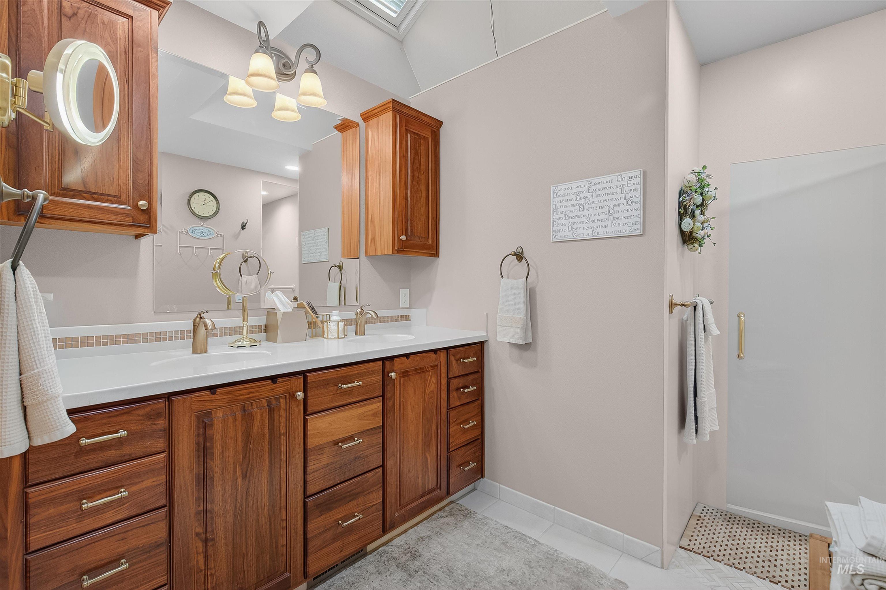 3887 Lakeview Dr, Lewiston, Idaho 83501, 4 Bedrooms, 3.5 Bathrooms, Residential For Sale, Price $795,000,MLS 98968493