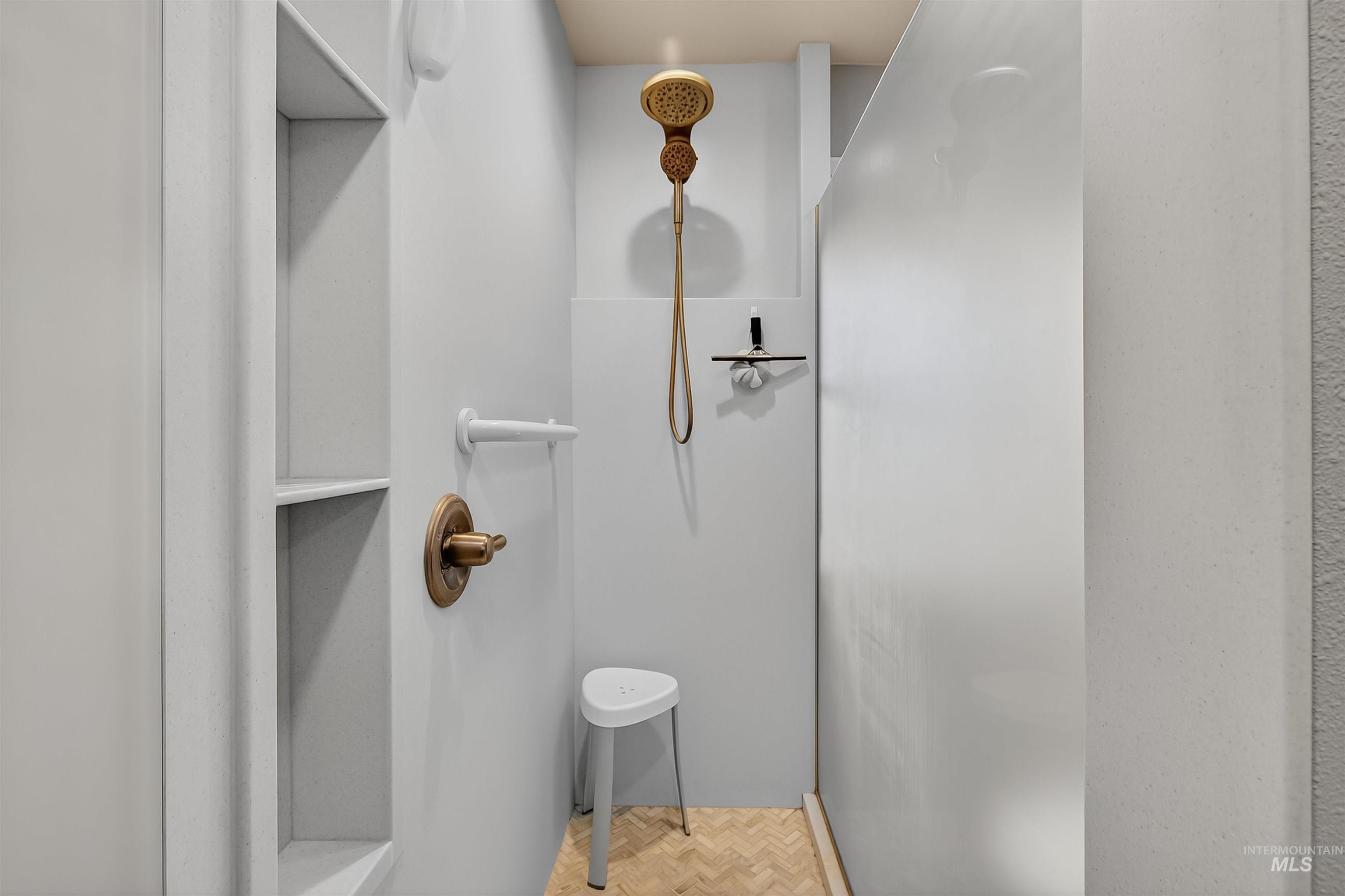 3887 Lakeview Dr, Lewiston, Idaho 83501, 4 Bedrooms, 3.5 Bathrooms, Residential For Sale, Price $795,000,MLS 98968493