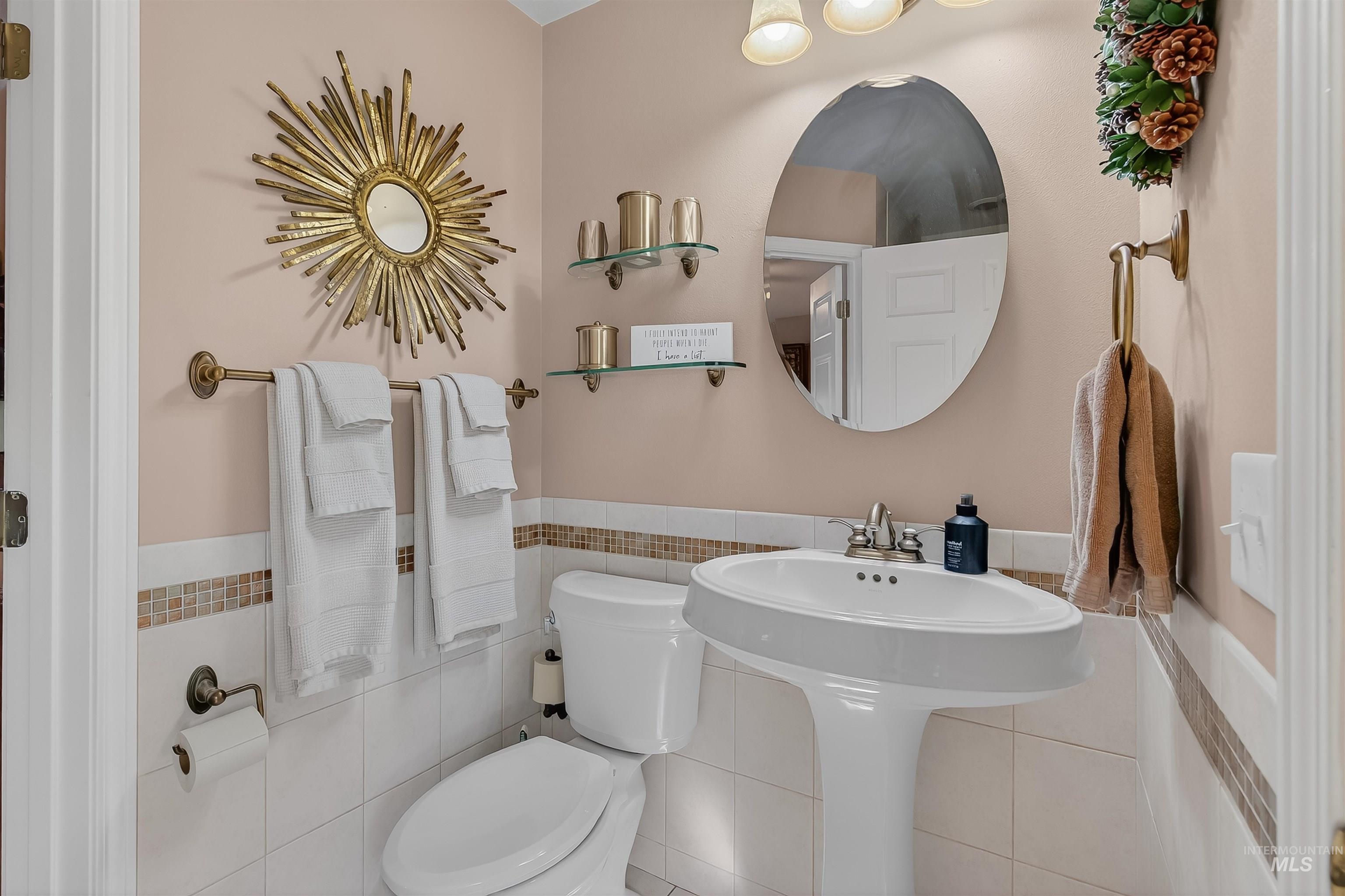 3887 Lakeview Dr, Lewiston, Idaho 83501, 4 Bedrooms, 3.5 Bathrooms, Residential For Sale, Price $795,000,MLS 98968493