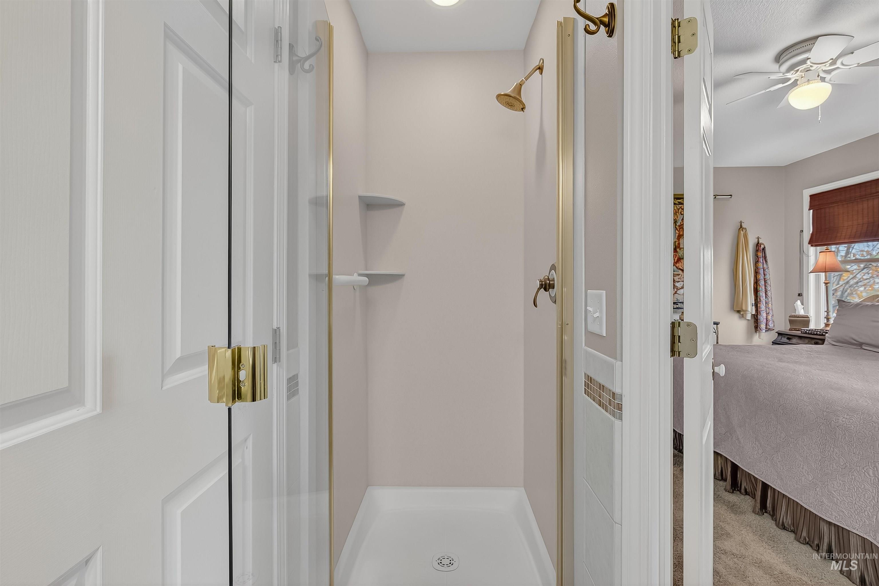 3887 Lakeview Dr, Lewiston, Idaho 83501, 4 Bedrooms, 3.5 Bathrooms, Residential For Sale, Price $795,000,MLS 98968493