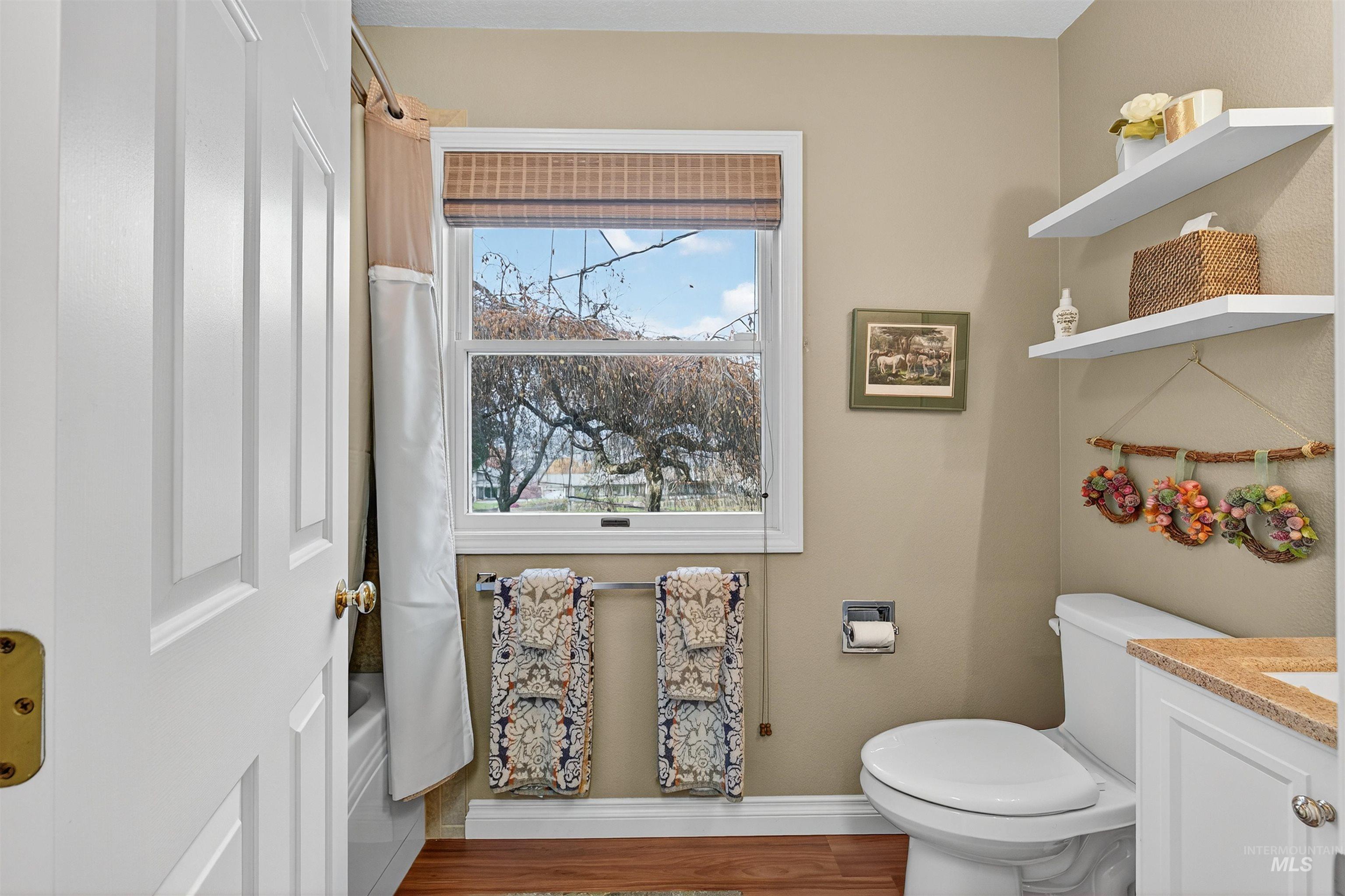 3887 Lakeview Dr, Lewiston, Idaho 83501, 4 Bedrooms, 3.5 Bathrooms, Residential For Sale, Price $795,000,MLS 98968493