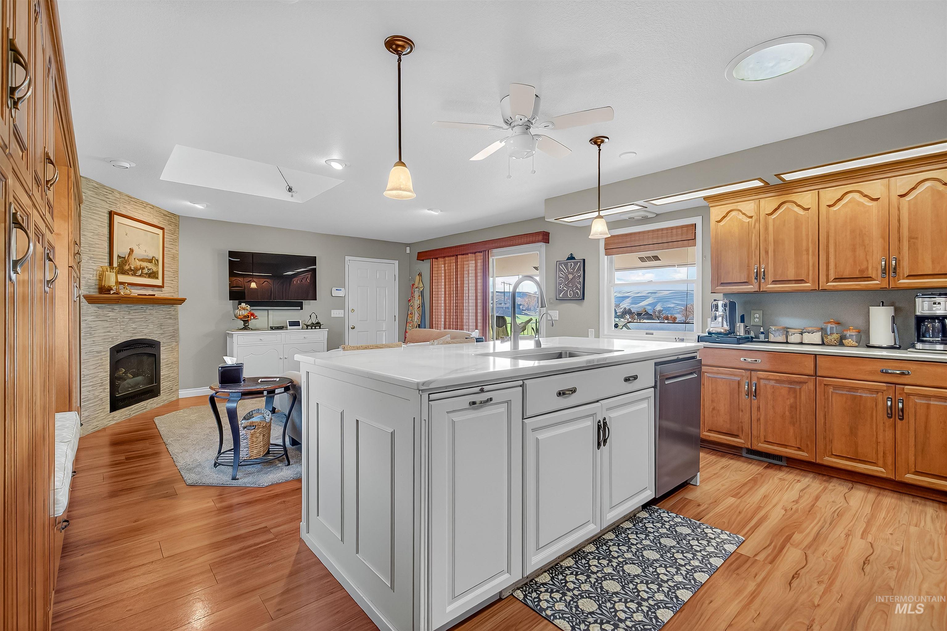 3887 Lakeview Dr, Lewiston, Idaho 83501, 4 Bedrooms, 3.5 Bathrooms, Residential For Sale, Price $779,000, 98968493