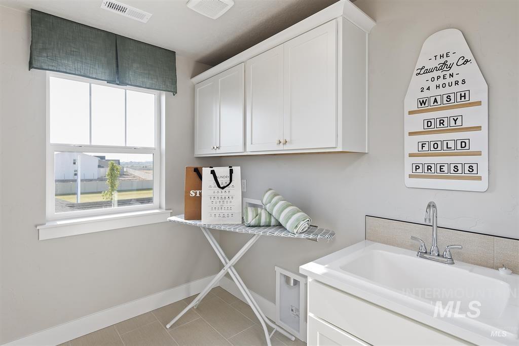 194 W Omphale St., Kuna, Idaho 83634, 3 Bedrooms, 2.5 Bathrooms, Residential For Sale, Price $413,990,MLS 98968498