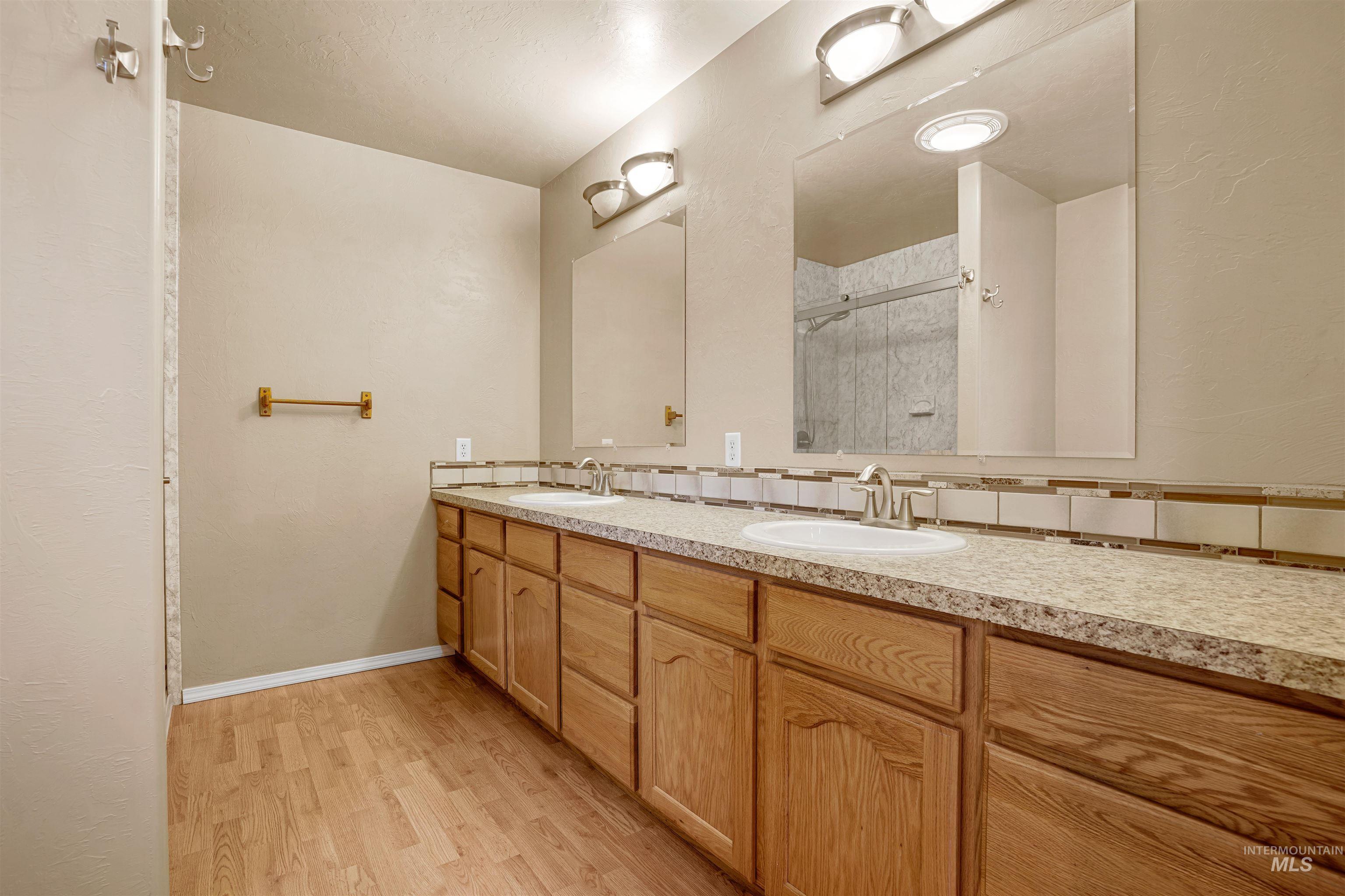 720 E Main Street, Jerome, Idaho 83338, 6 Bedrooms, 4.5 Bathrooms, Residential For Sale, Price $610,000,MLS 98968502