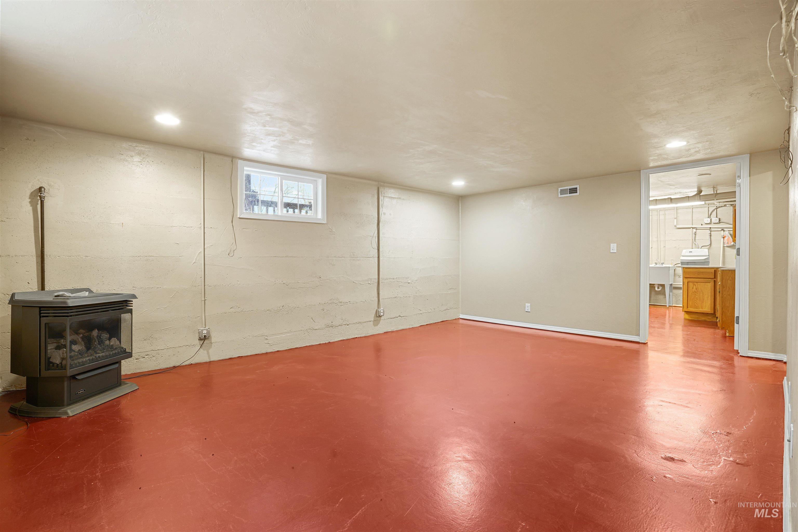 720 E Main Street, Jerome, Idaho 83338, 6 Bedrooms, 4.5 Bathrooms, Residential For Sale, Price $610,000,MLS 98968502