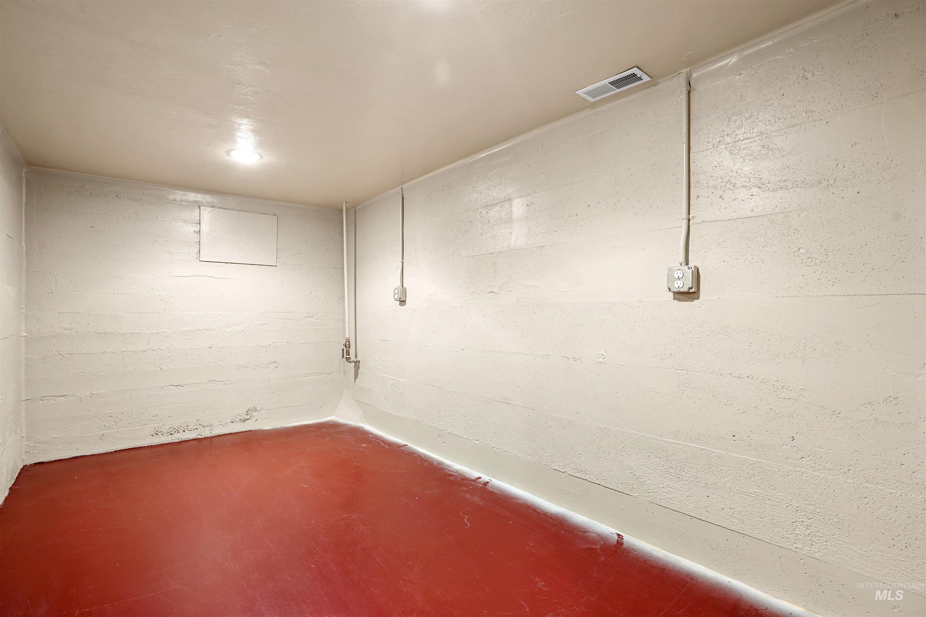 720 E Main Street, Jerome, Idaho 83338, 6 Bedrooms, 4.5 Bathrooms, Residential For Sale, Price $610,000,MLS 98968502