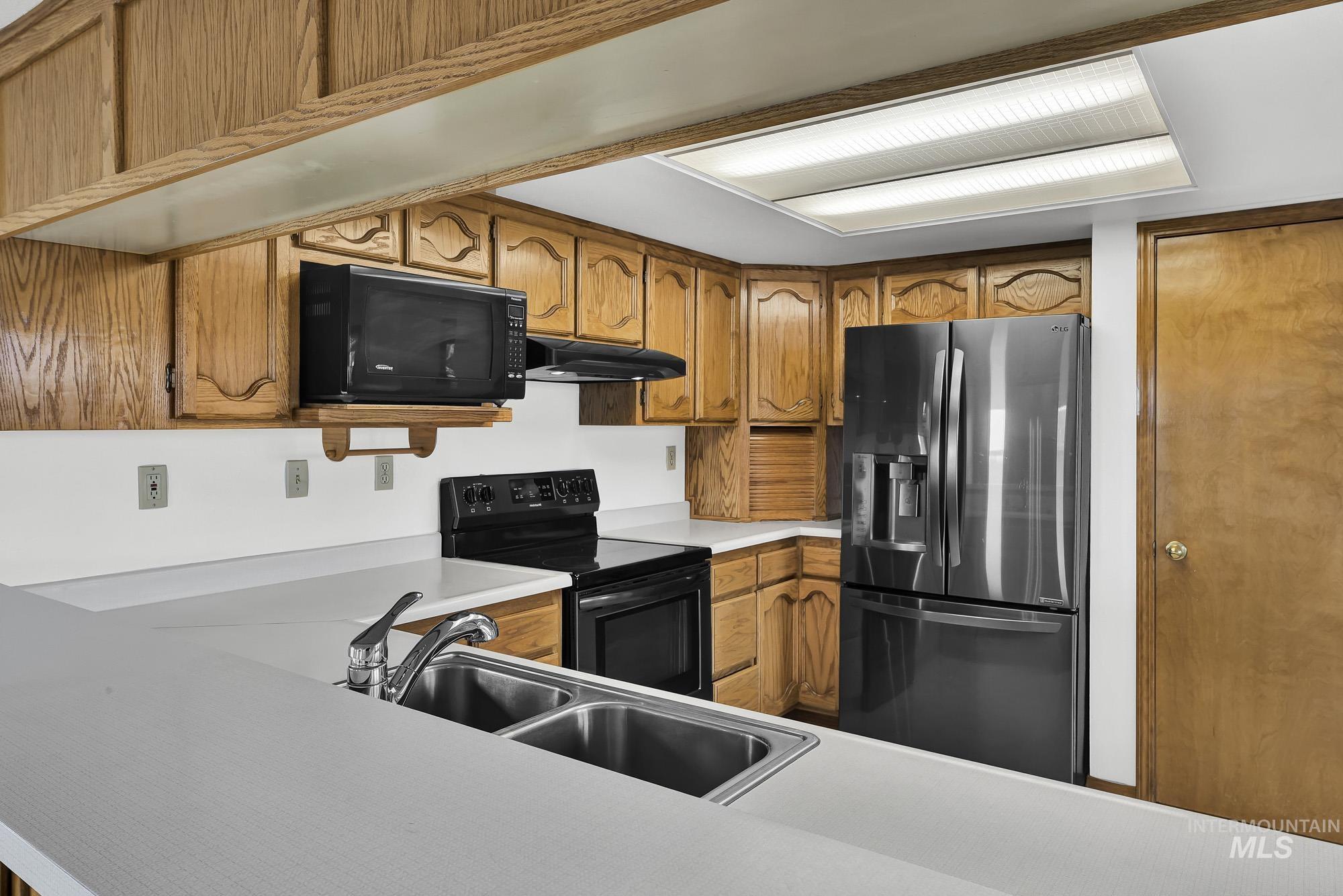 4675 SW Lark Dr, Mountain Home, Idaho 83647, 3 Bedrooms, 2 Bathrooms, Residential For Sale, Price $850,000,MLS 98968503