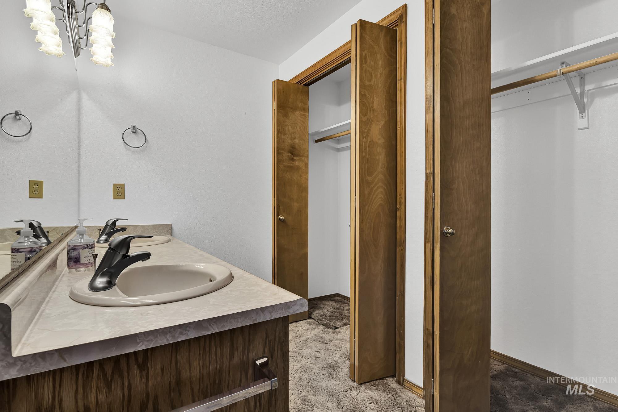 4675 SW Lark Dr, Mountain Home, Idaho 83647, 3 Bedrooms, 2 Bathrooms, Residential For Sale, Price $850,000,MLS 98968503