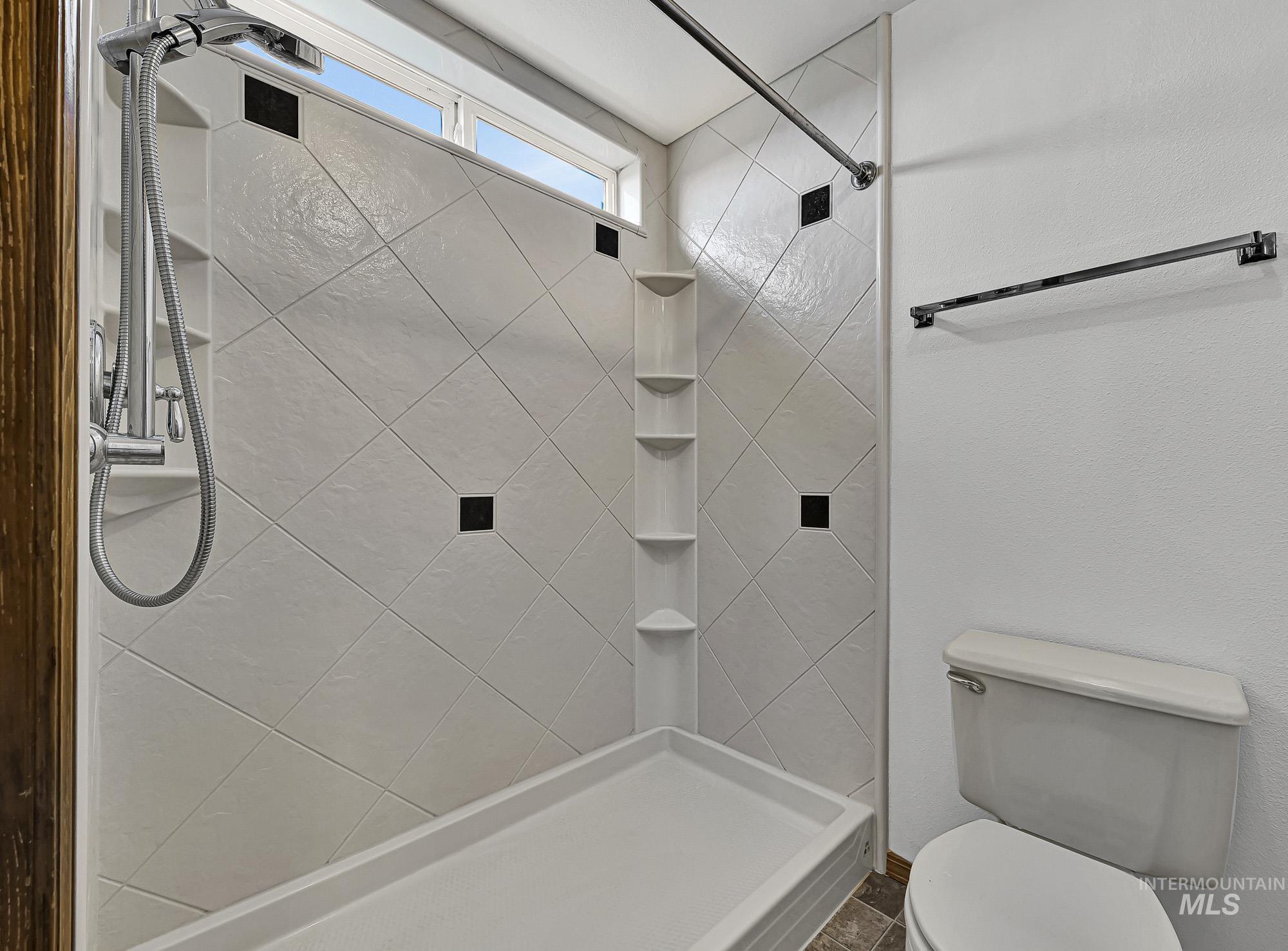 4675 SW Lark Dr, Mountain Home, Idaho 83647, 3 Bedrooms, 2 Bathrooms, Residential For Sale, Price $850,000,MLS 98968503