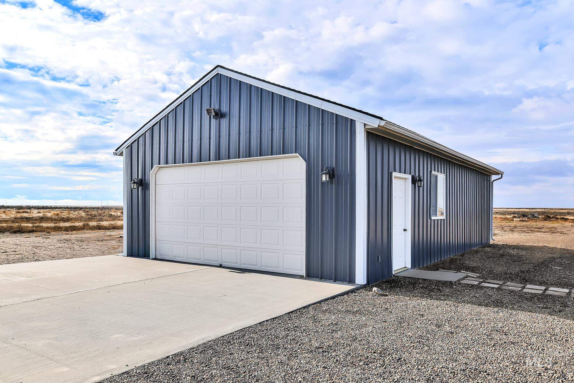 4675 SW Lark Dr, Mountain Home, Idaho 83647, 3 Bedrooms, 2 Bathrooms, Residential For Sale, Price $850,000,MLS 98968503